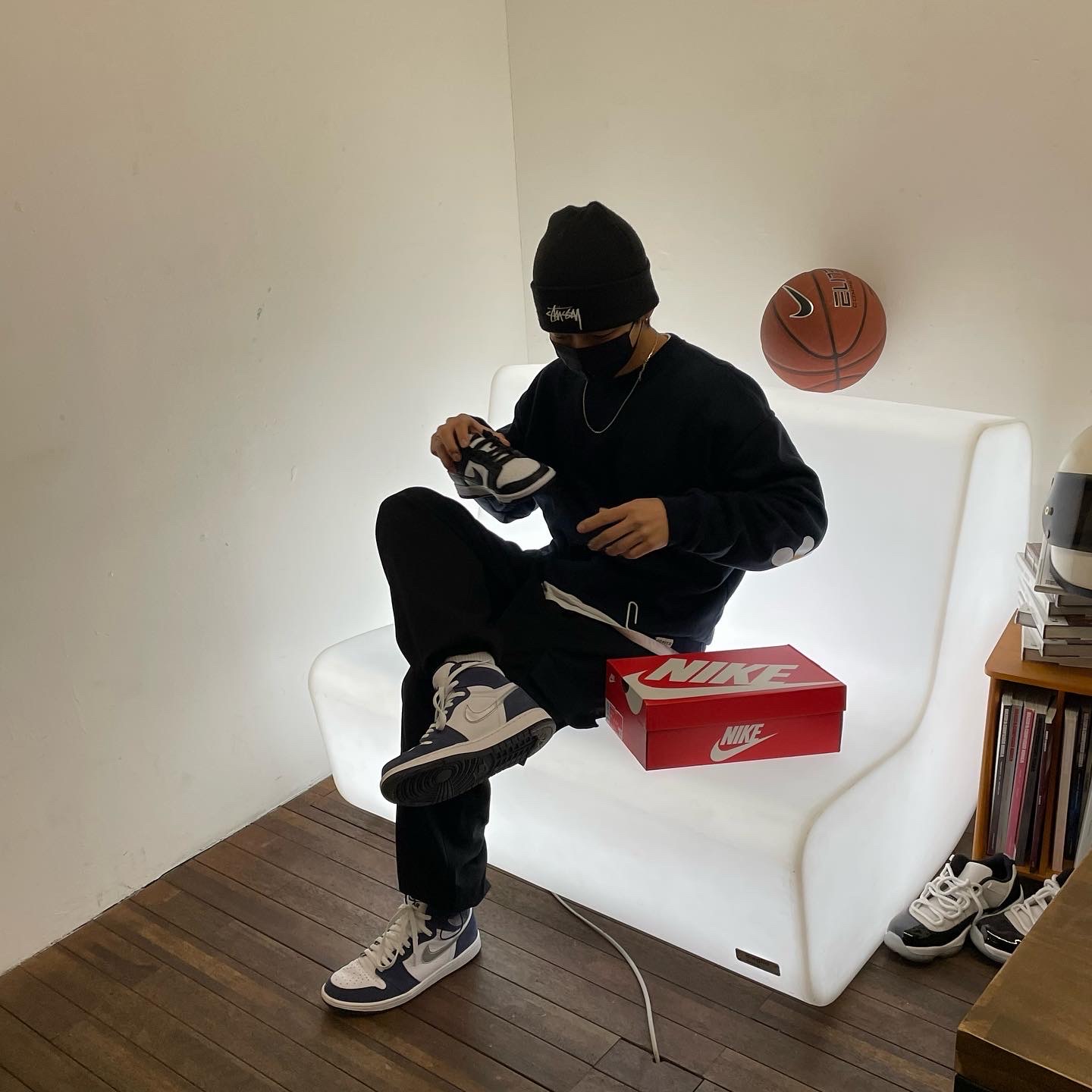 Jordan 1 Retro High OG CO.JP Midnight Navy, Nike Dunk Low Retro Black 착용 스타일 - 1