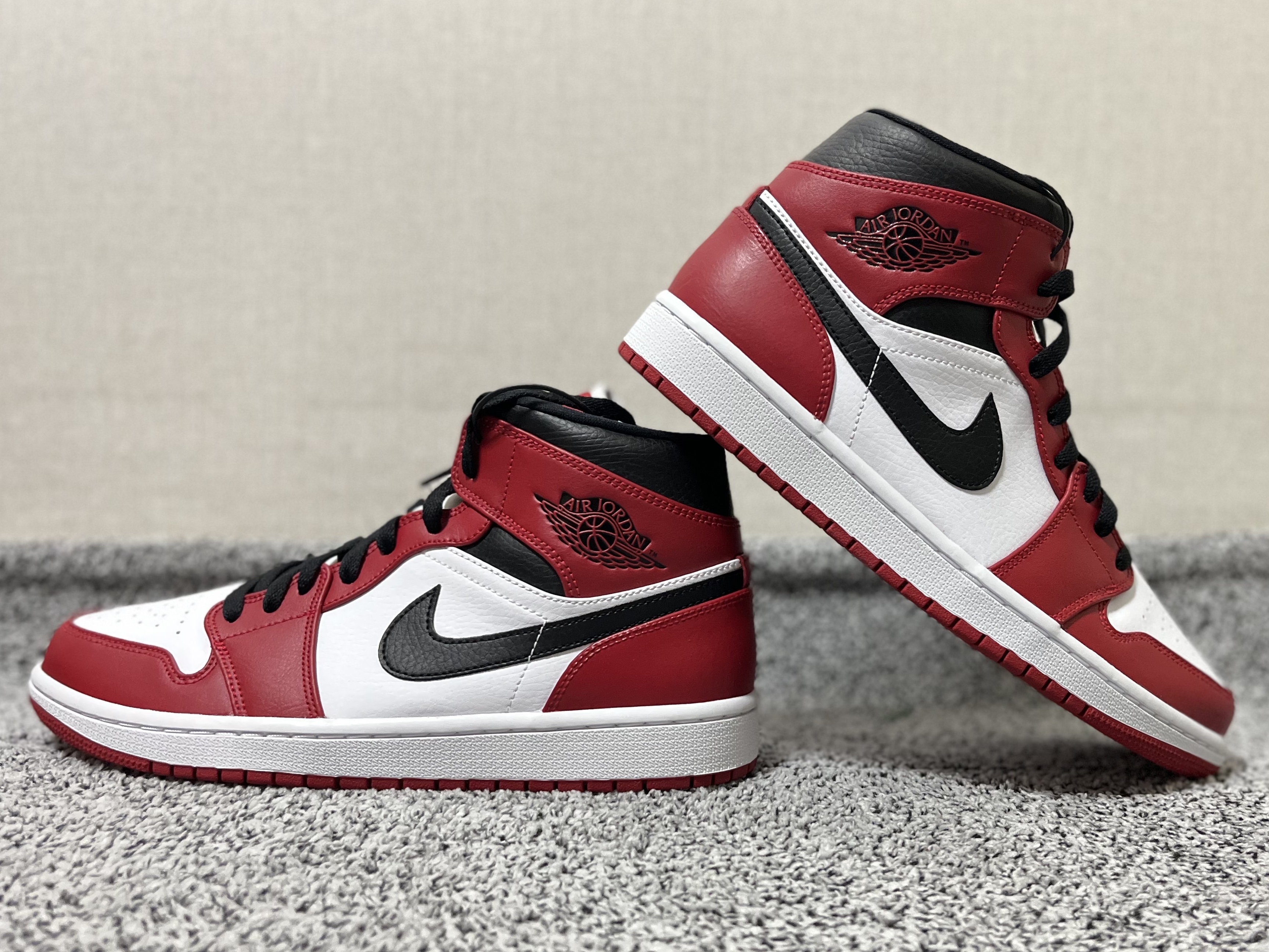 Jordan 1 Mid Chicago 2020 착용 스타일 - 2