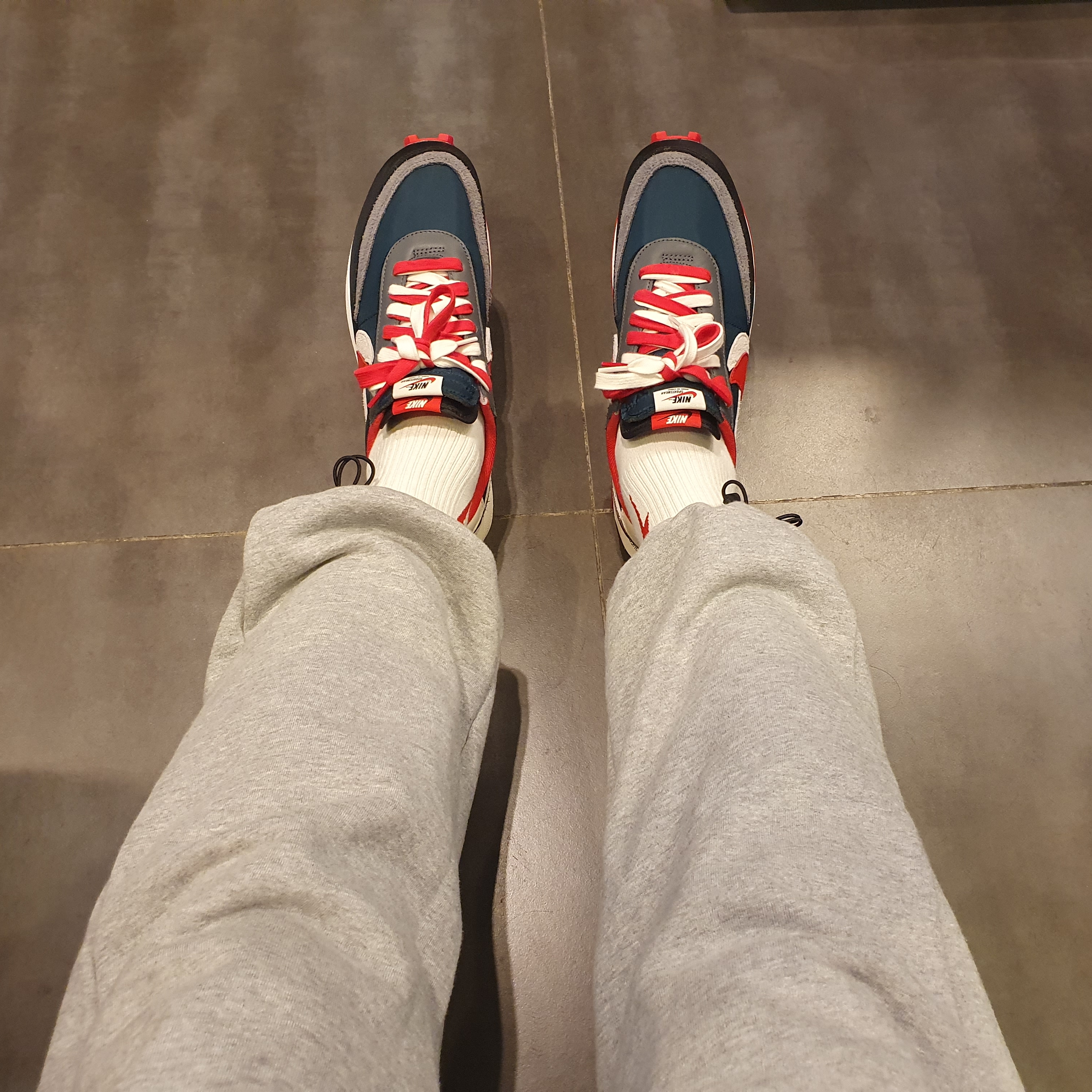 Nike x Sacai x Undercover LDWaffle Midnight Spruce University Red 착용 스타일 - 1