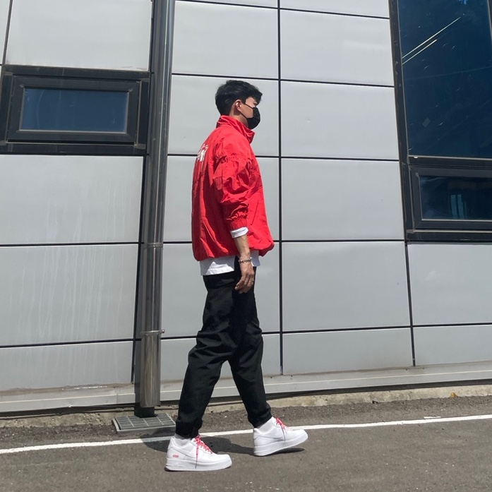 Nike x Stussy Windrunner Jacket Habanero Red, Nike M NRG Solo Swoosh Track Pants Black - Asia 착용 스타일 - 3