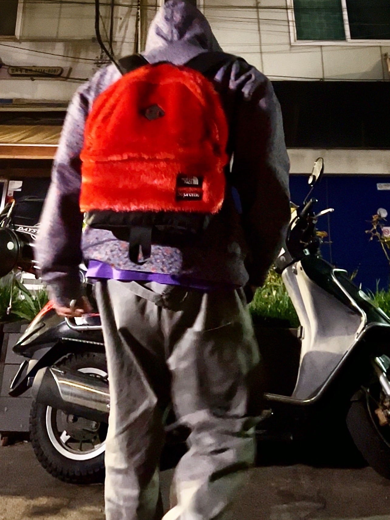 Supreme Leather Camp Cap Royal - 21SS, Supreme x Comme des Garcons Junya Watanabe Man Hooded Sweatshirt Black Flowers - 21FW 착용 스타일 - 1