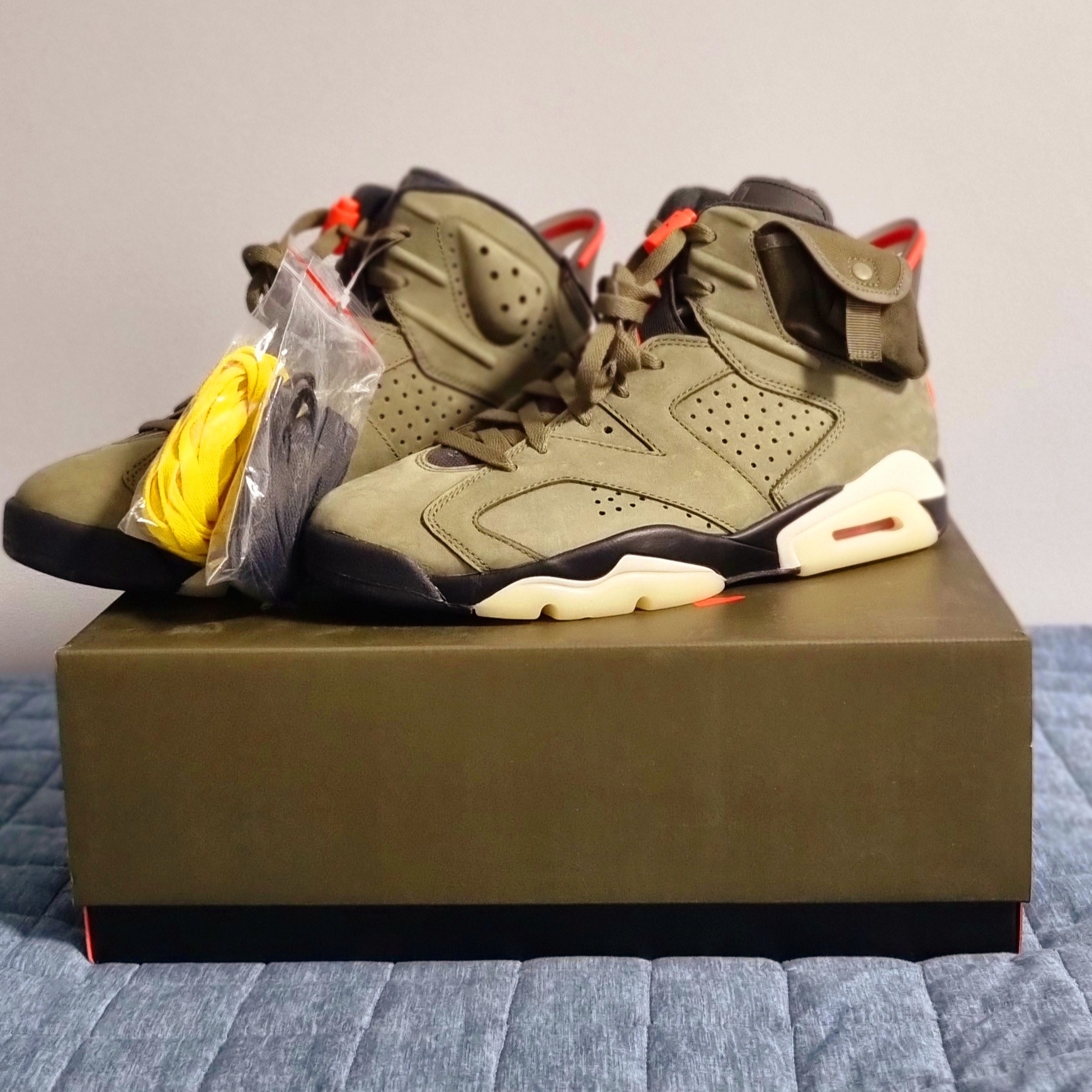 Jordan 6 x Travis Scott Retro Olive 착용 스타일