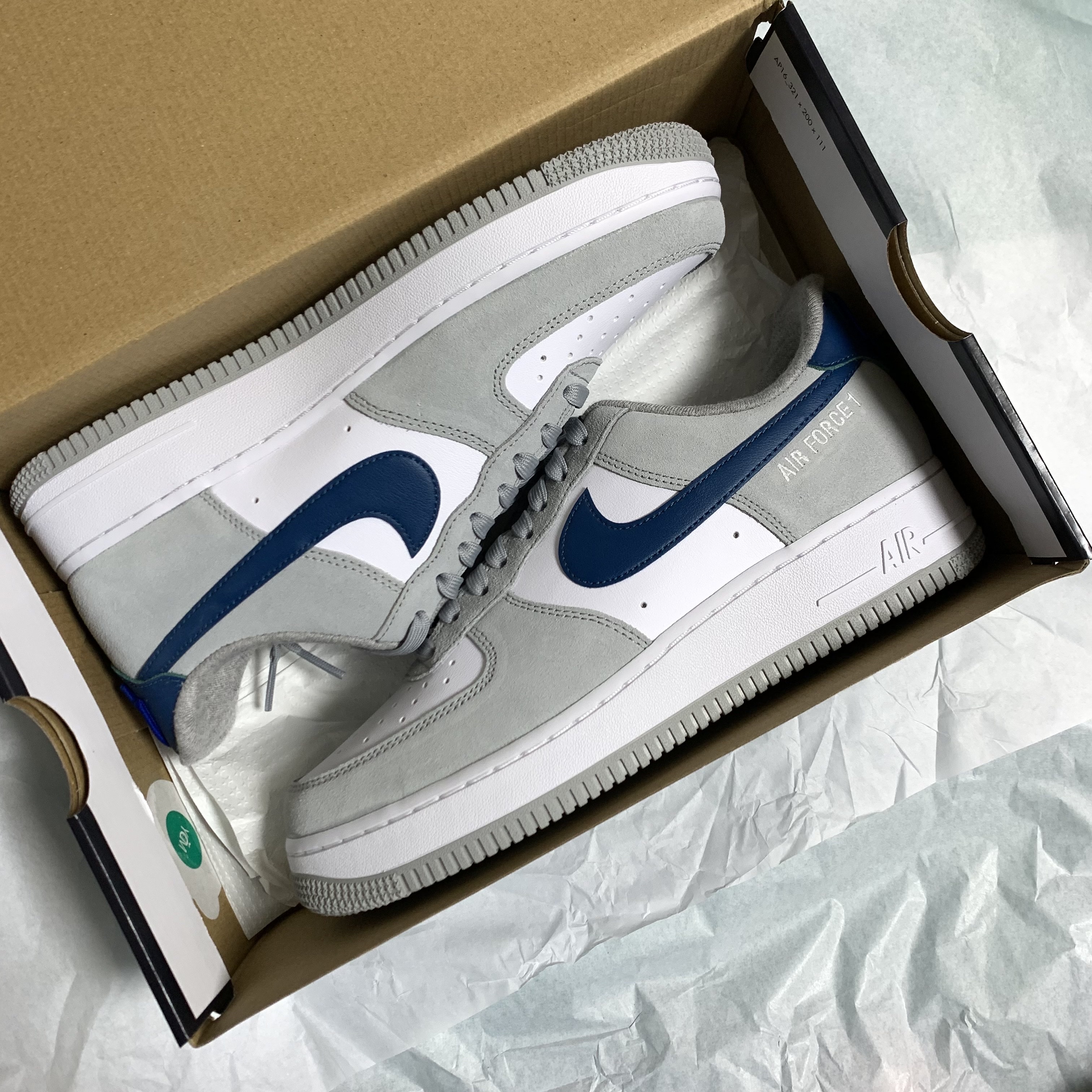 Nike Air Force 1 '07 LV8 Athletic Club Light Smoke Grey Marina 착용 스타일