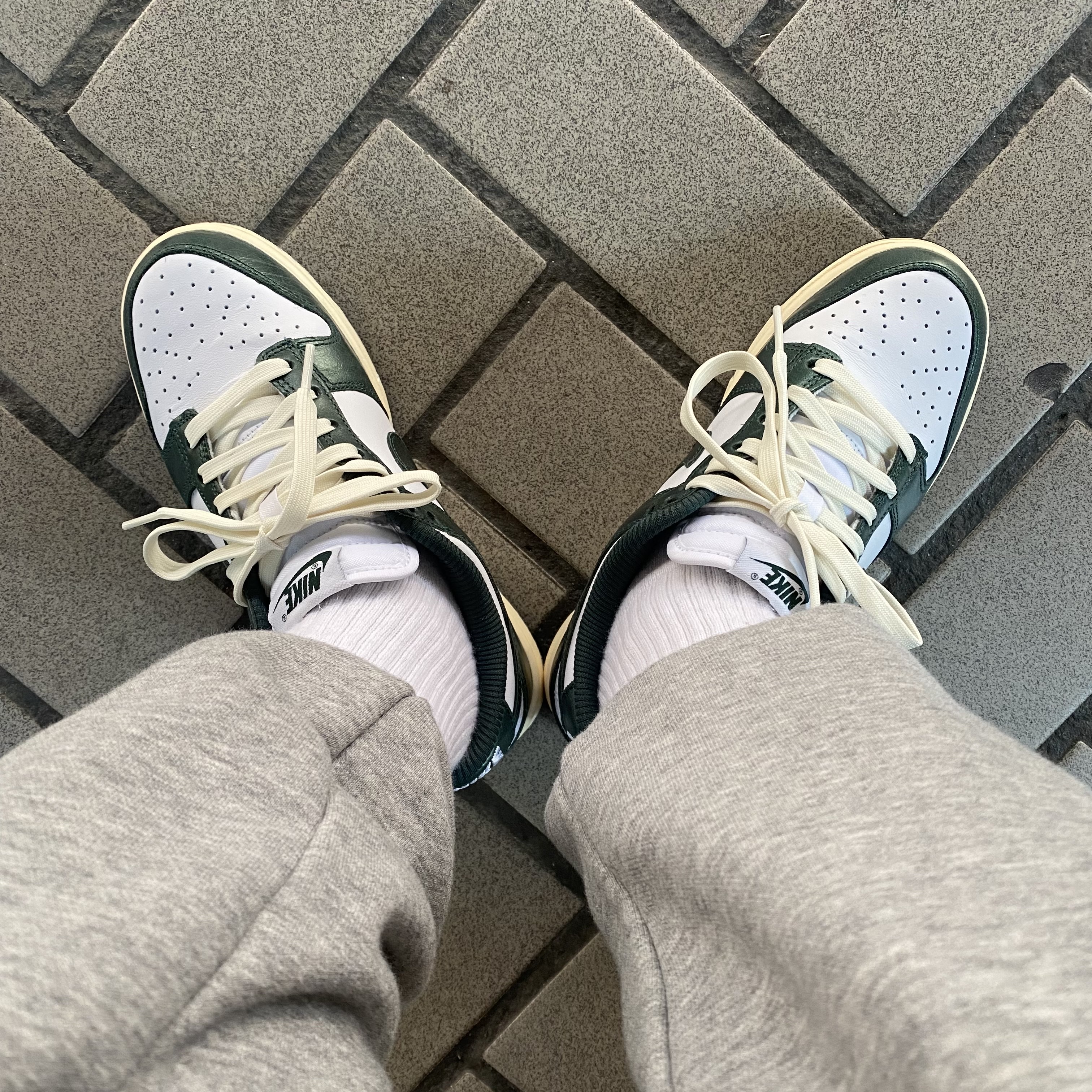 (W) Nike Dunk Low Vintage Green 착용 스타일