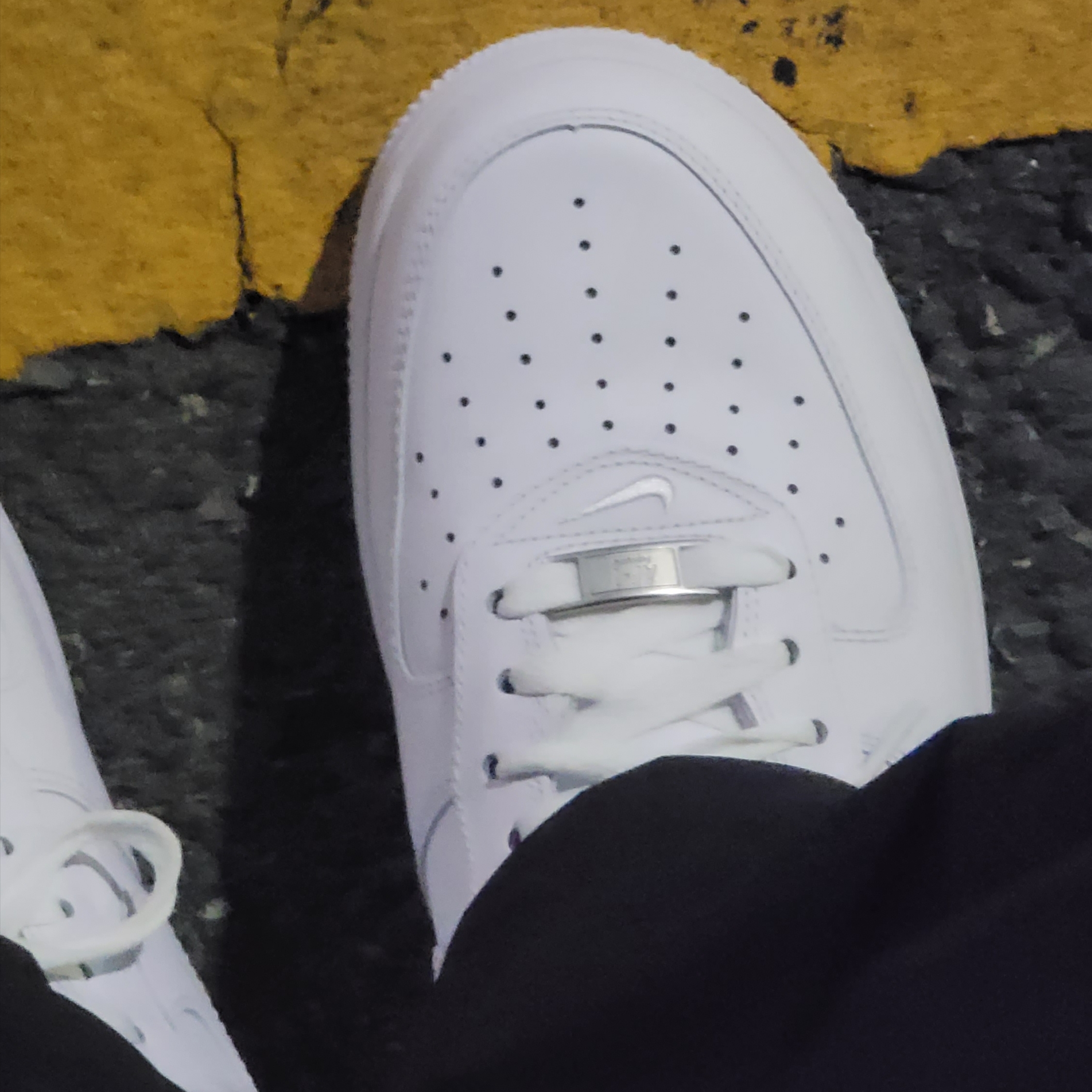 Nike x Supreme Air Force 1 Low White 착용 스타일