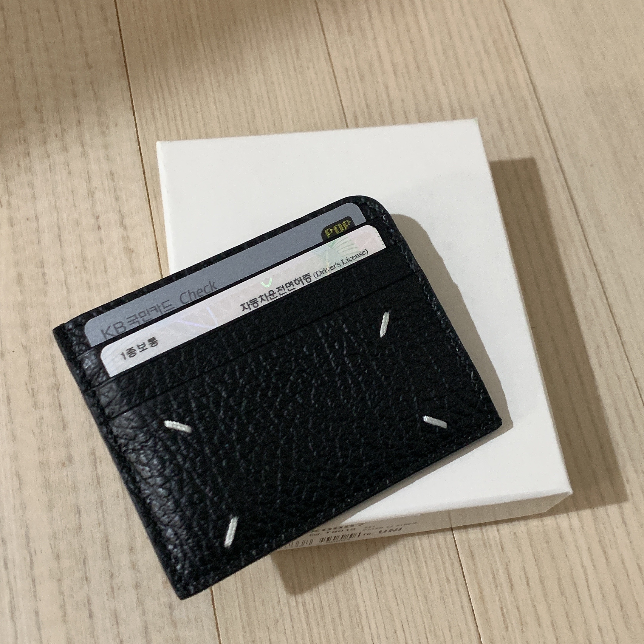 Maison Margiela Stitch Card Holder Black 착용 스타일