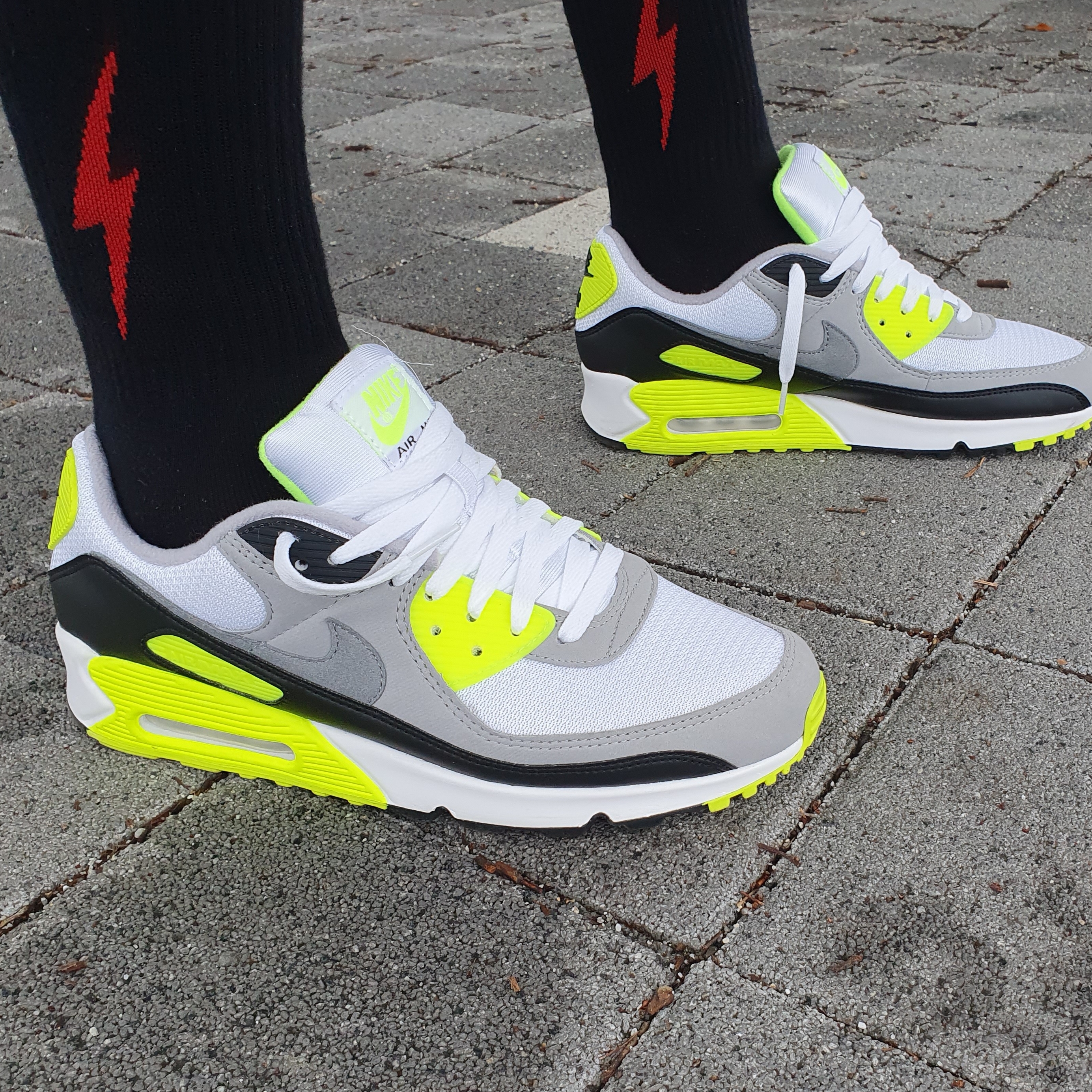 Nike Air Max 90 OG Volt 2020 착용 스타일 - 3