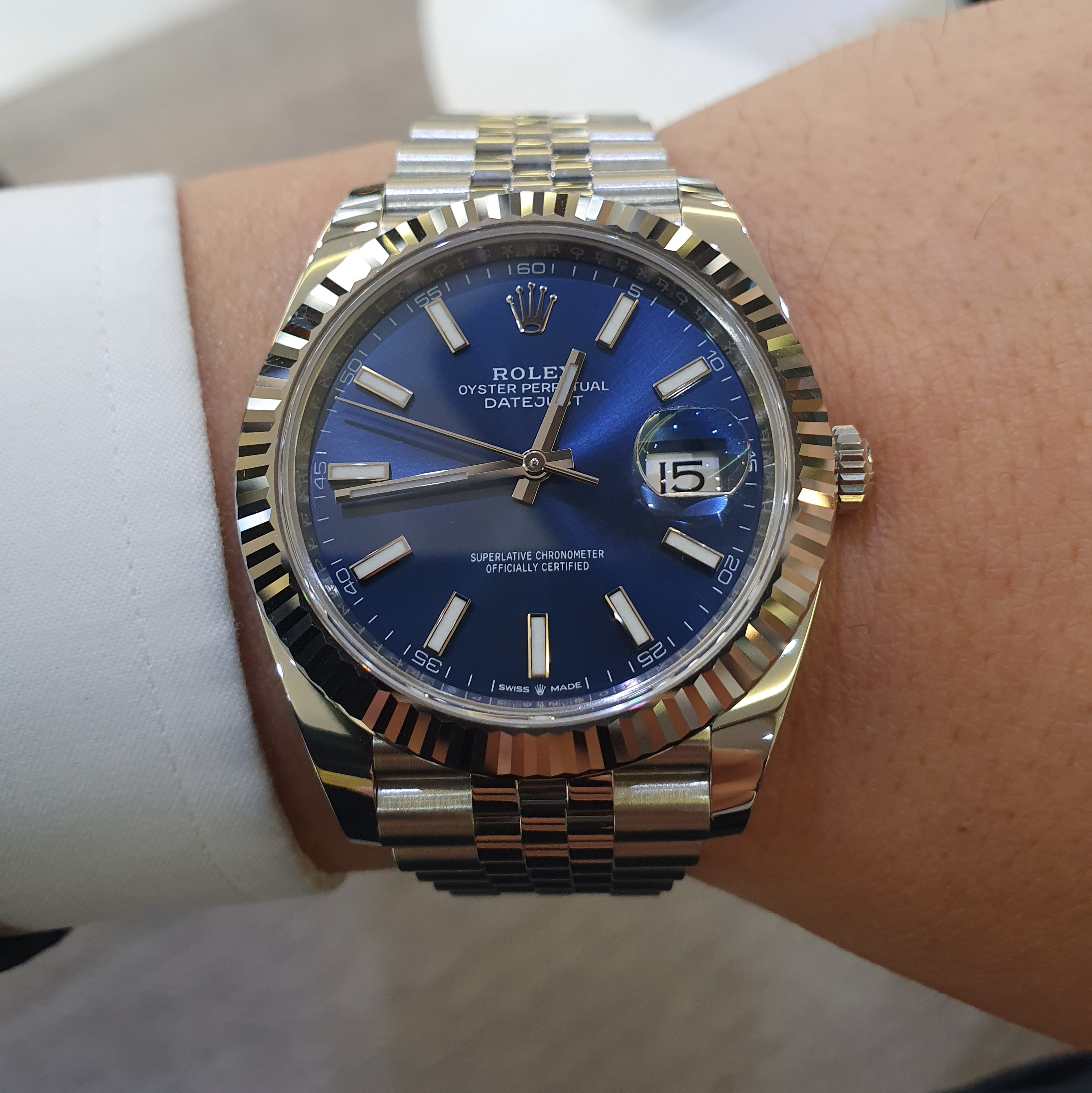 Rolex Datejust 41mm 126334 Bright Blue Jubilee 착용 스타일