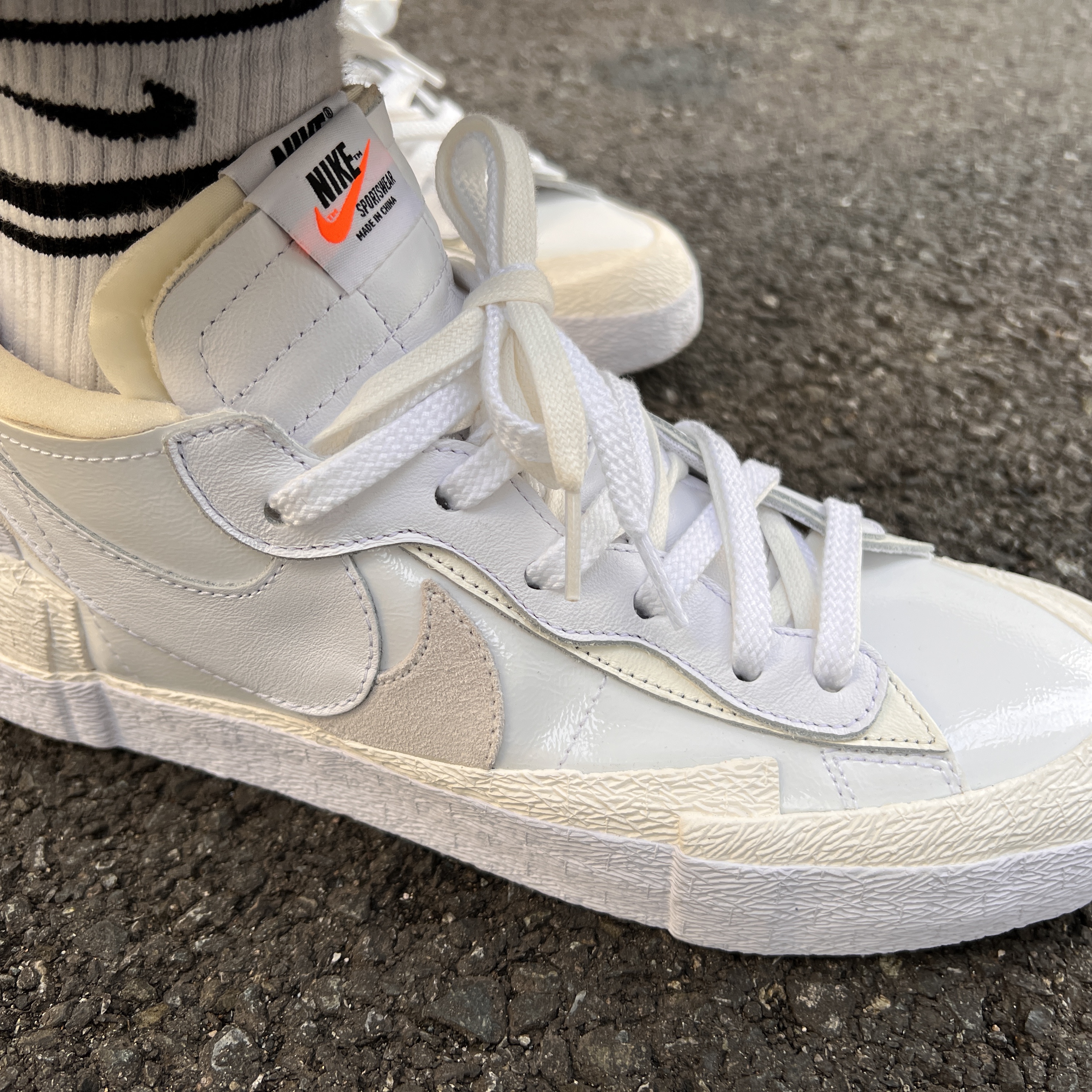 Nike x Sacai Blazer Low White Patent Leather 착용 스타일