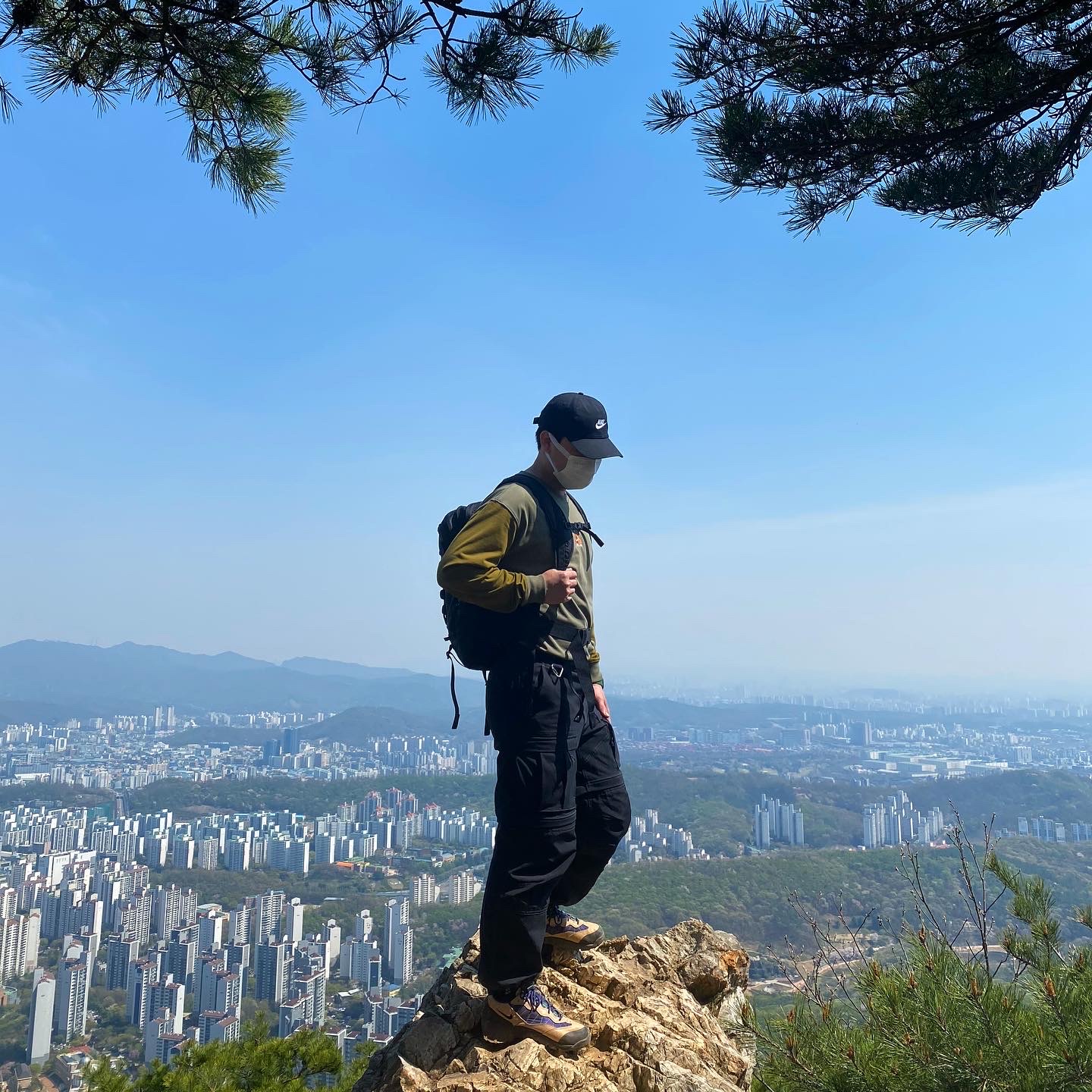 Nike ACG Air Mada Vachetta Tan, Nike ACG Karst Backpack Black Dark Smoke Grey 착용 스타일 - 1