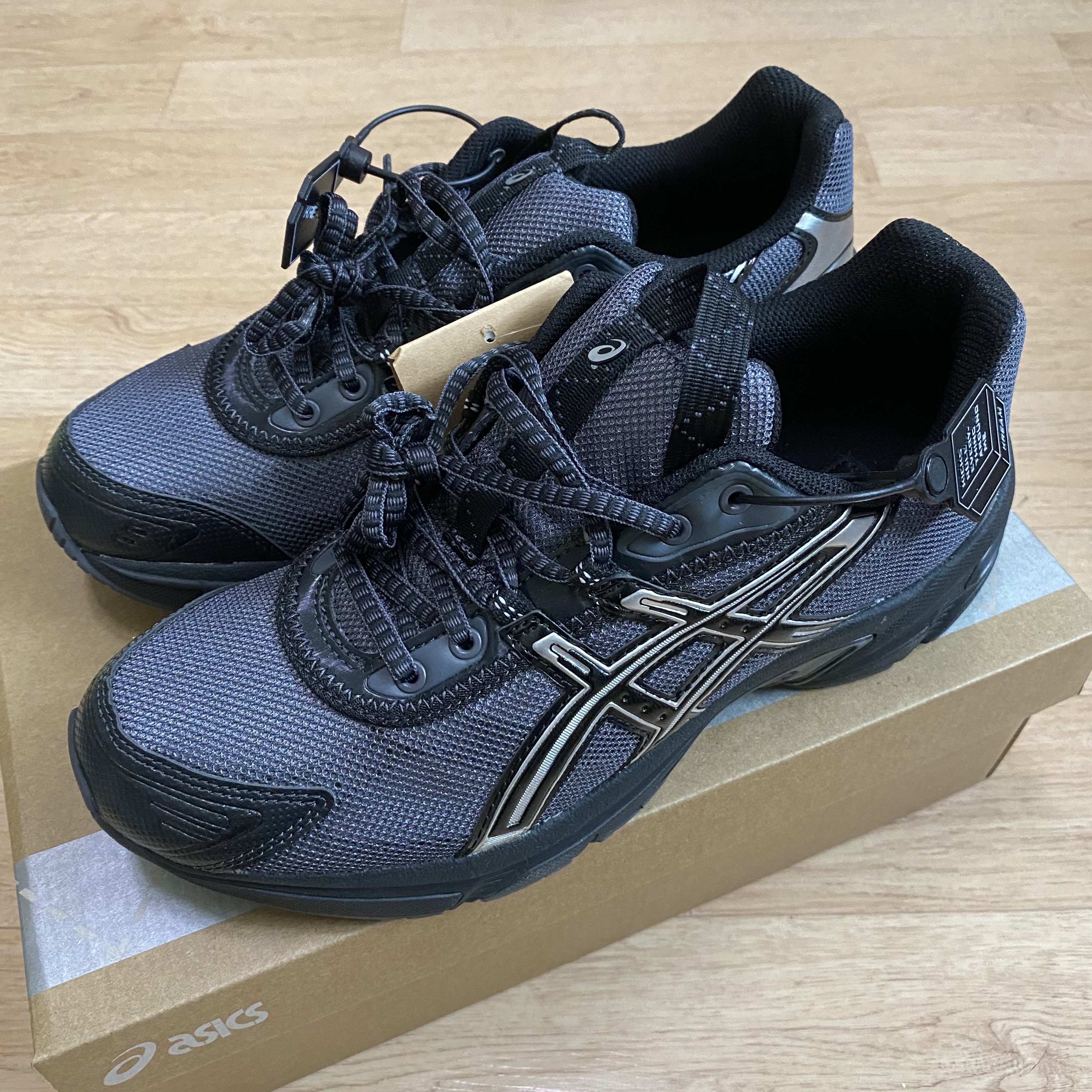 Asics UB2-S Gel-1130 Asphalt Pure Silver 착용 스타일 - 2