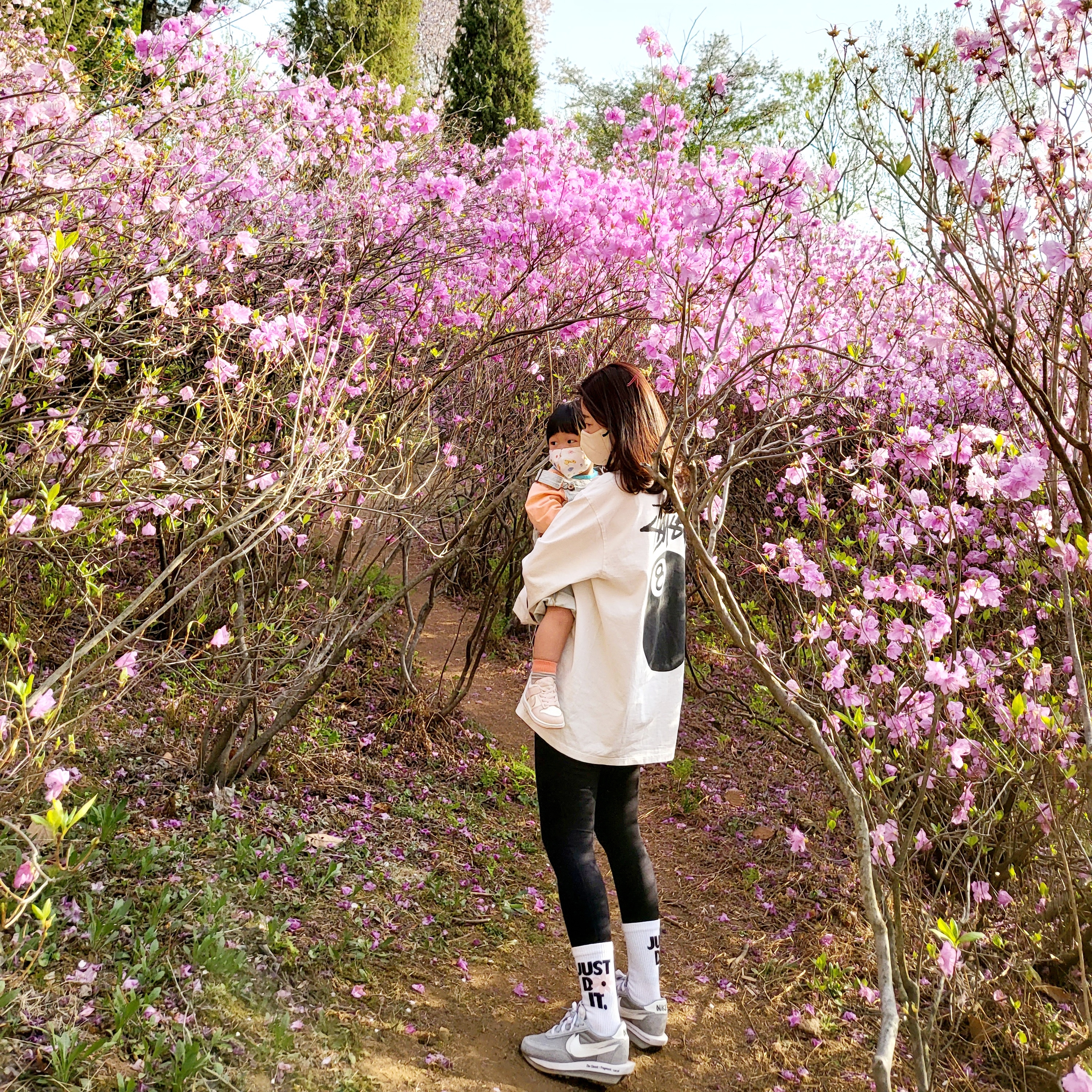 Nike x Sacai x Fragment LDWaffle Light Smoke Grey, (Kids) Nike Everyday Plus Socks Pink White (6 Pack/Korean Ver.) 착용 스타일 - 3