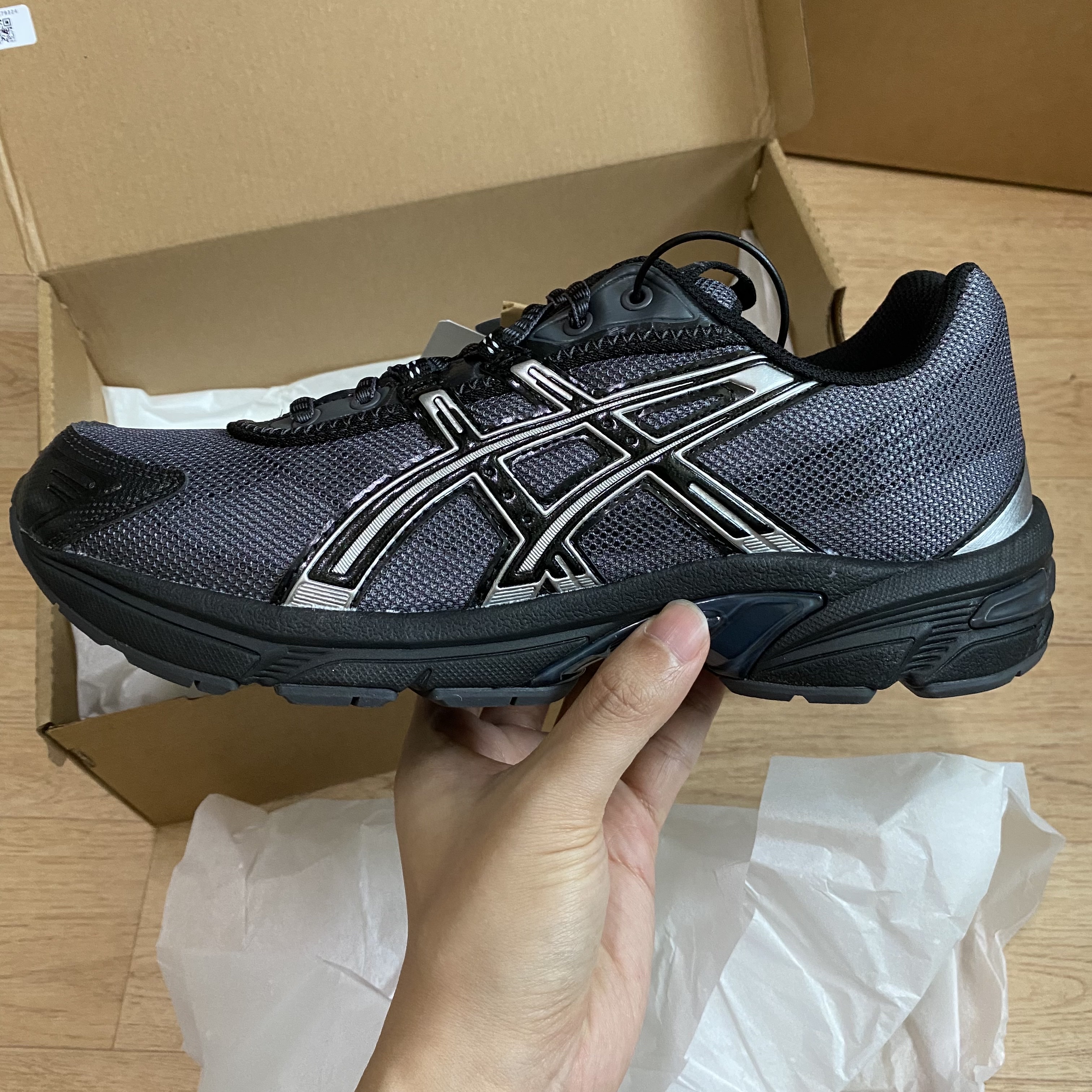 Asics UB2-S Gel-1130 Asphalt Pure Silver 착용 스타일 - 1