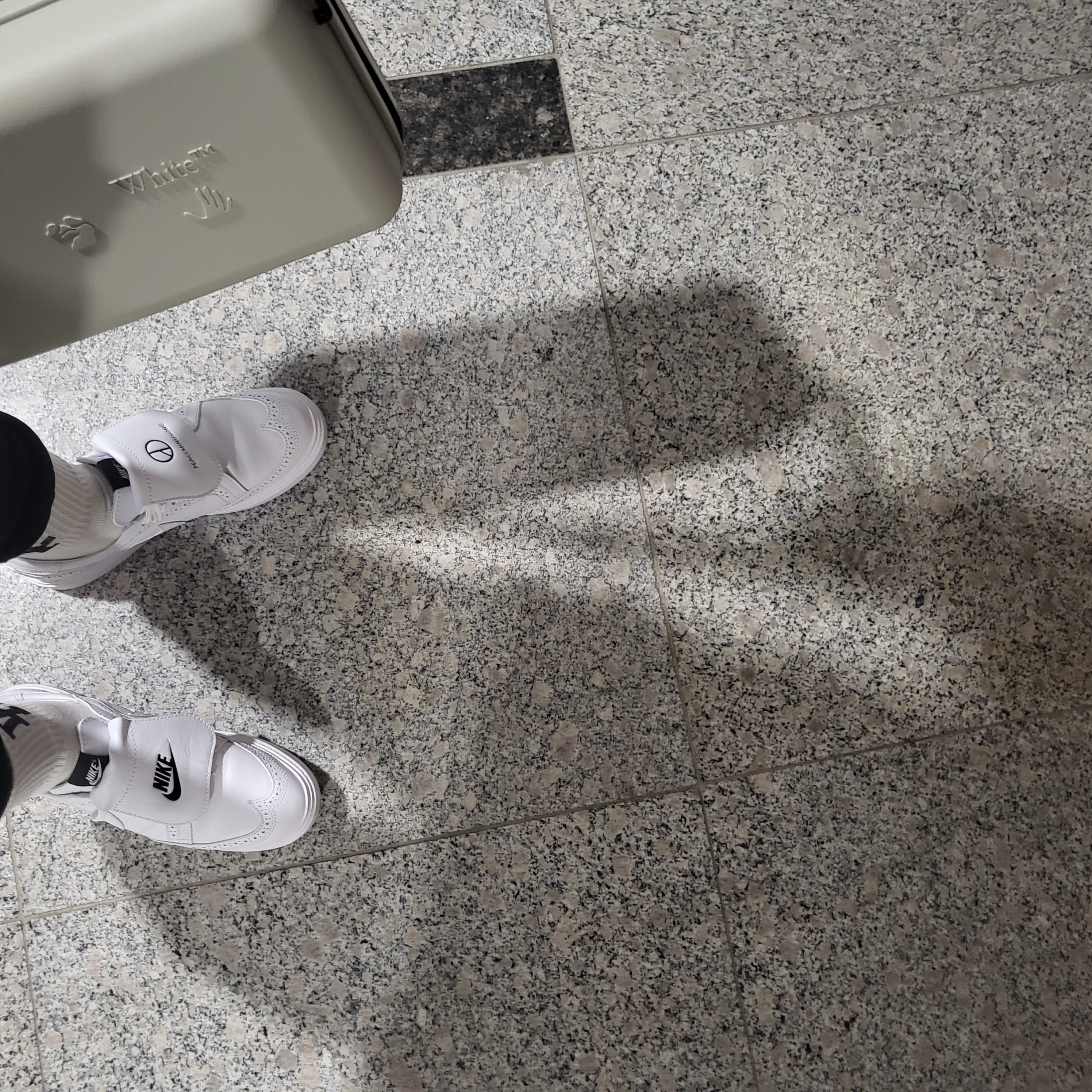 Nike x Peaceminusone Kwondo1 White, Off-White x Amore Pacific Protection Box (Without Cosmetics) 착용 스타일