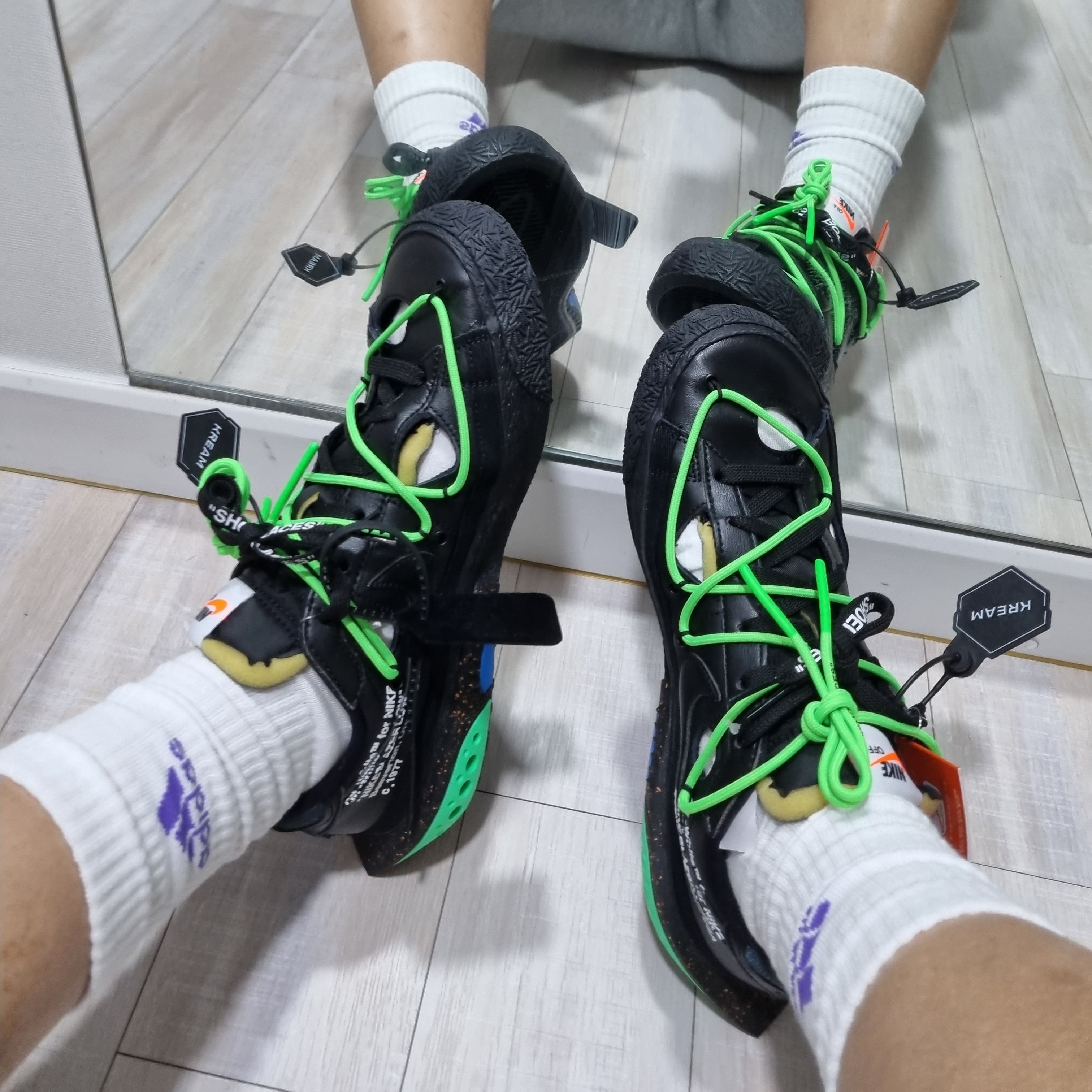 Nike x Off-White Blazer Low '77 Black and Electro Green 착용 스타일