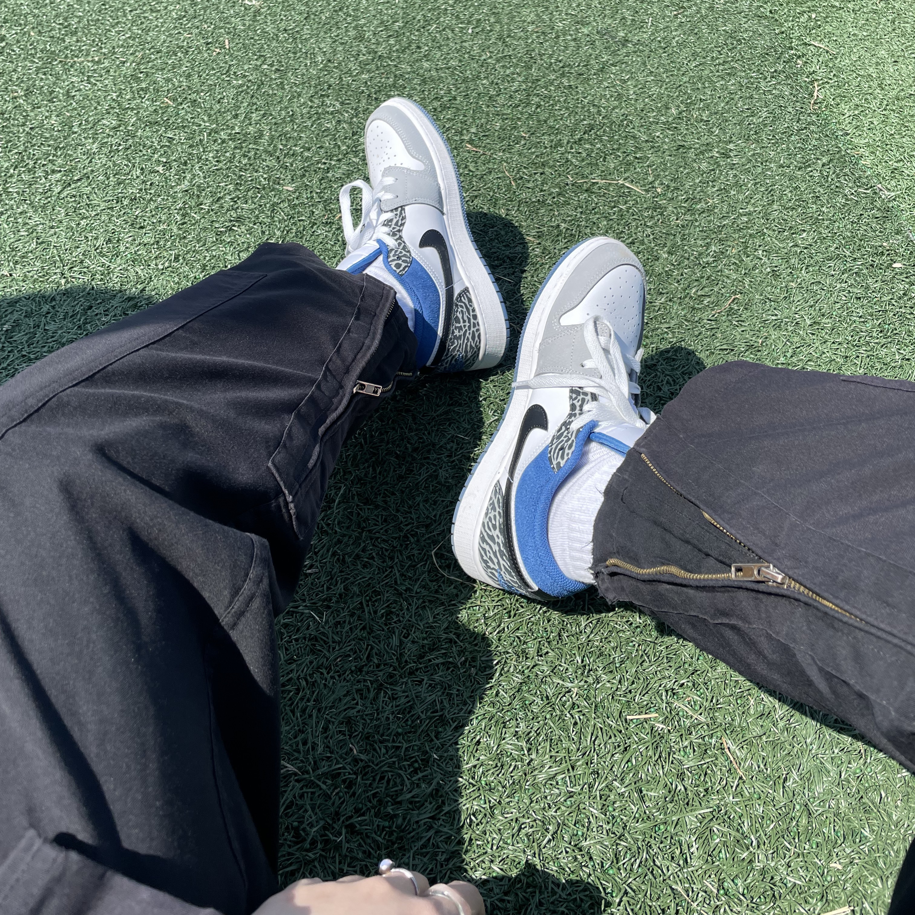 (GS) Jordan 1 Low SE White Dark Marina Blue Cement Grey 착용 스타일