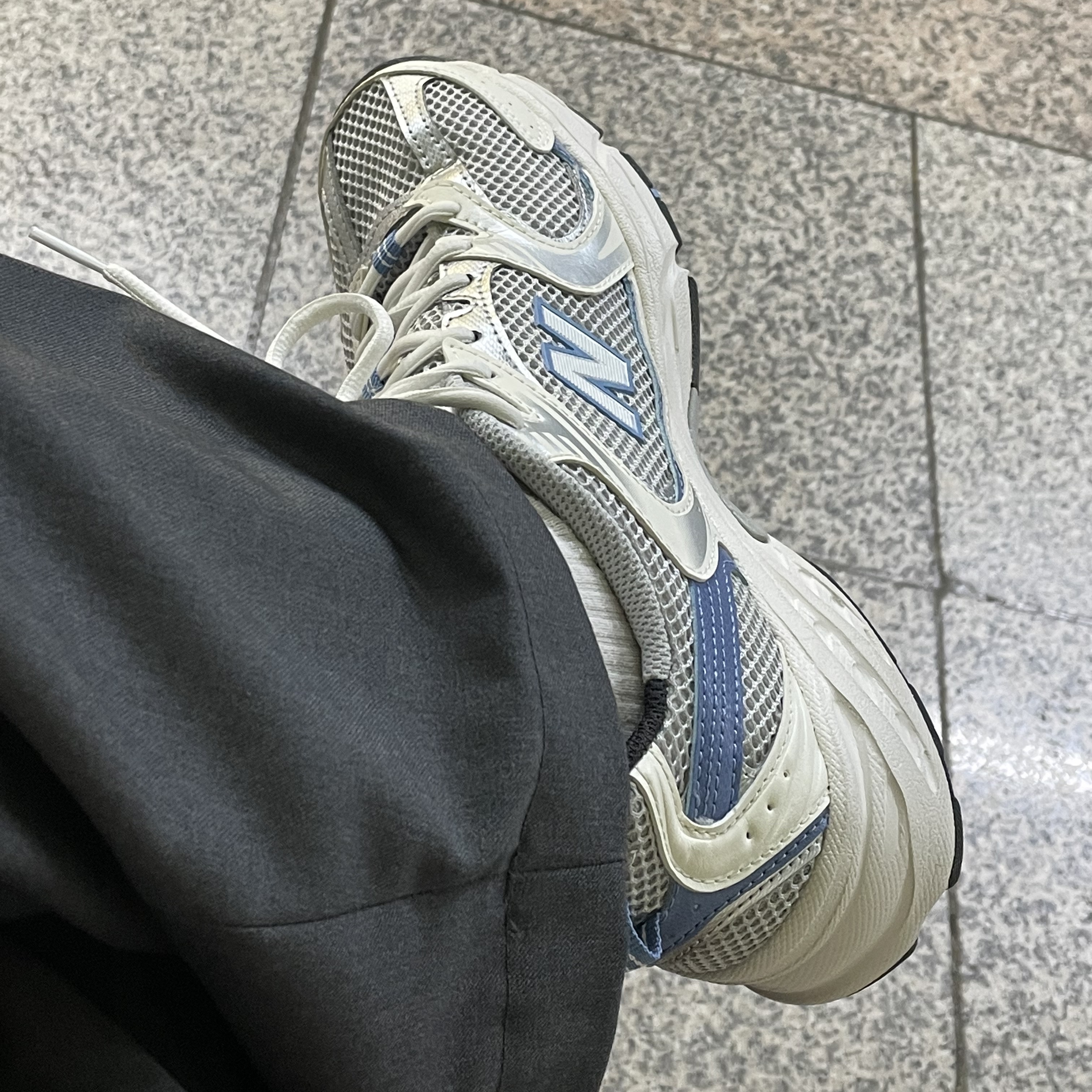 New Balance 530 Steel Blue 착용 스타일