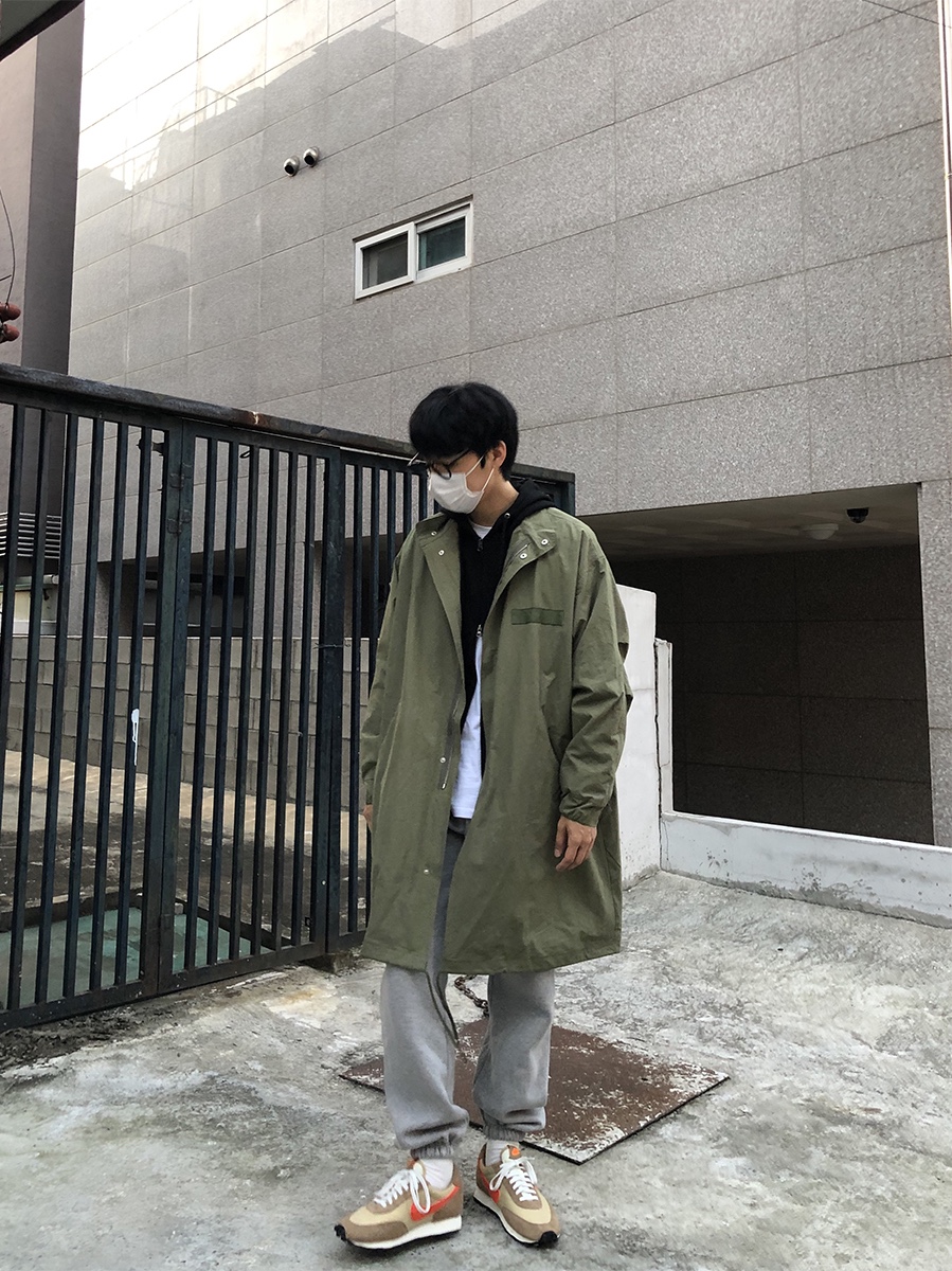 Nike Daybreak SP Vegas Gold College Orange 착용 스타일