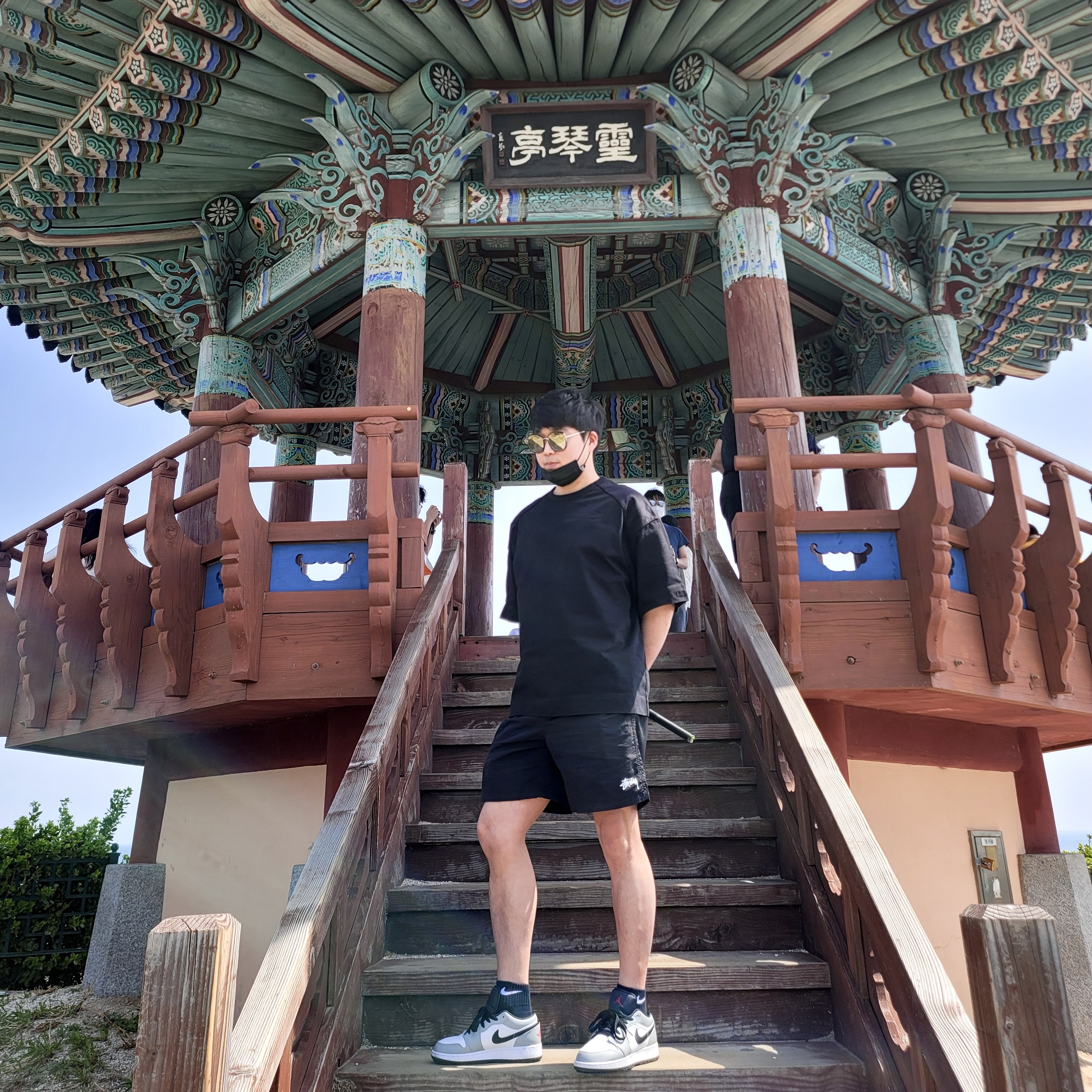(GS) Jordan 1 Low Light Smoke Grey, Stussy Stock Water Shorts Black 착용 스타일