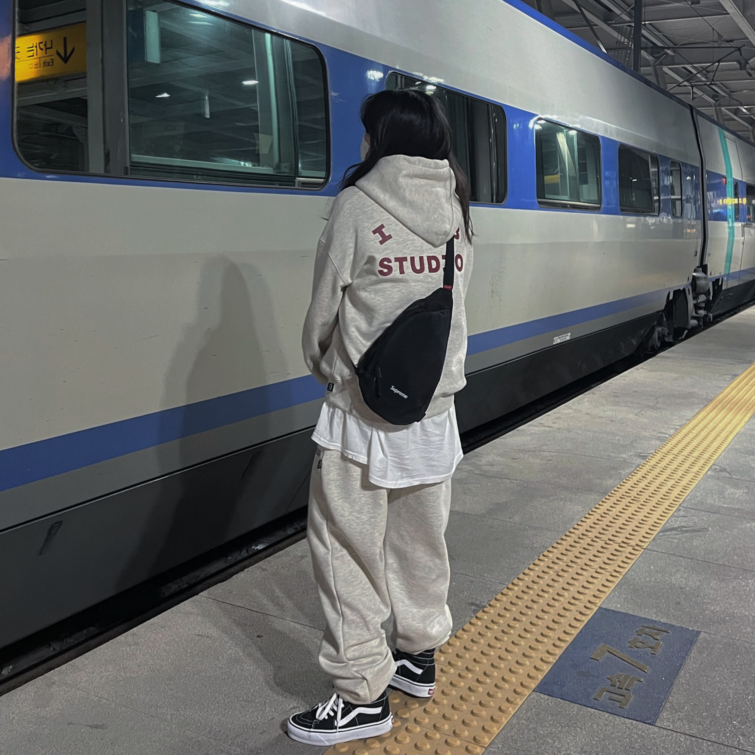 IAB Studio Hoodie Oatmeal Burgundy, IAB Studio Sweatpants Oatmeal Burgundy - 22SS 착용 스타일