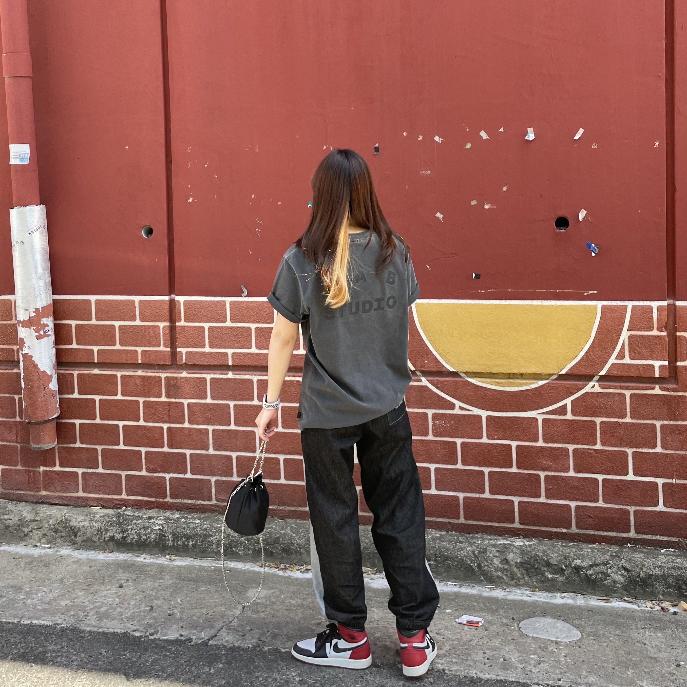 IAB Studio Pigment T-Shirt Black, Jordan 1 Retro High OG Black Toe 2016 착용 스타일