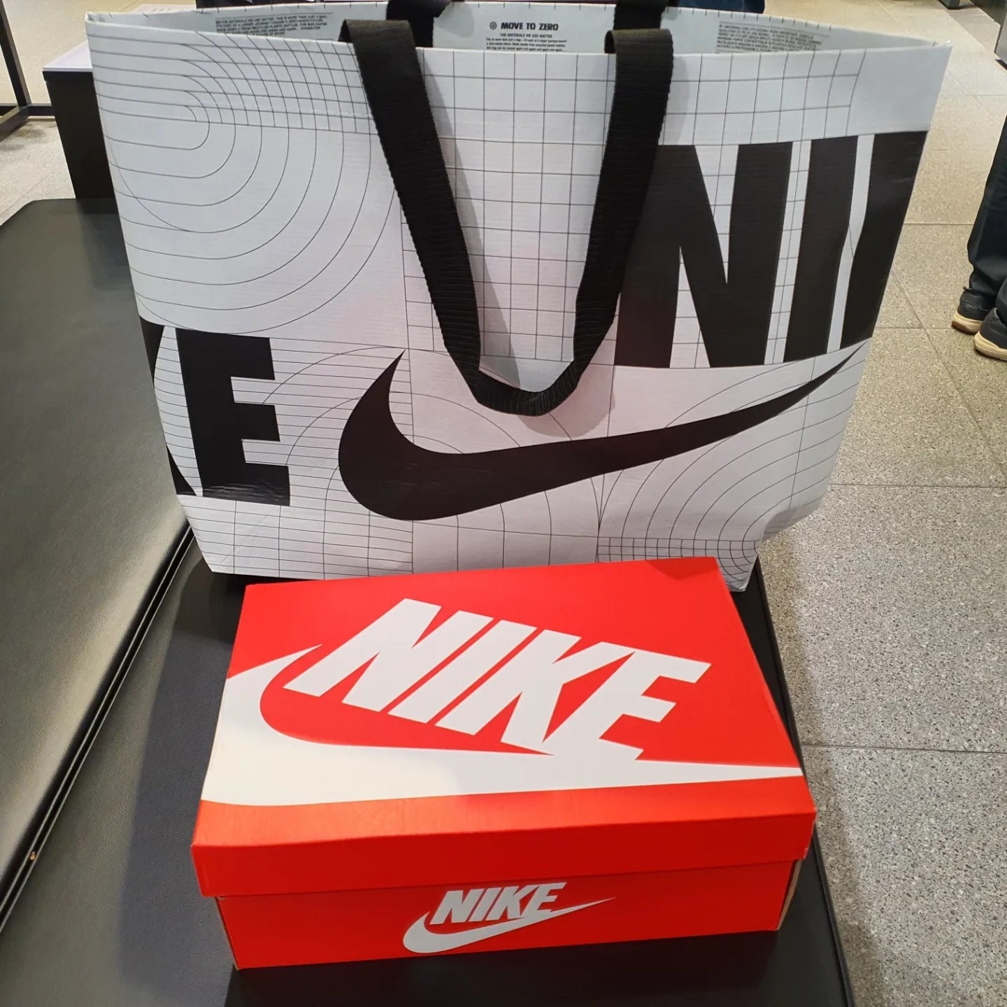 Nike Dunk Low Retro Black 착용 스타일 - 2