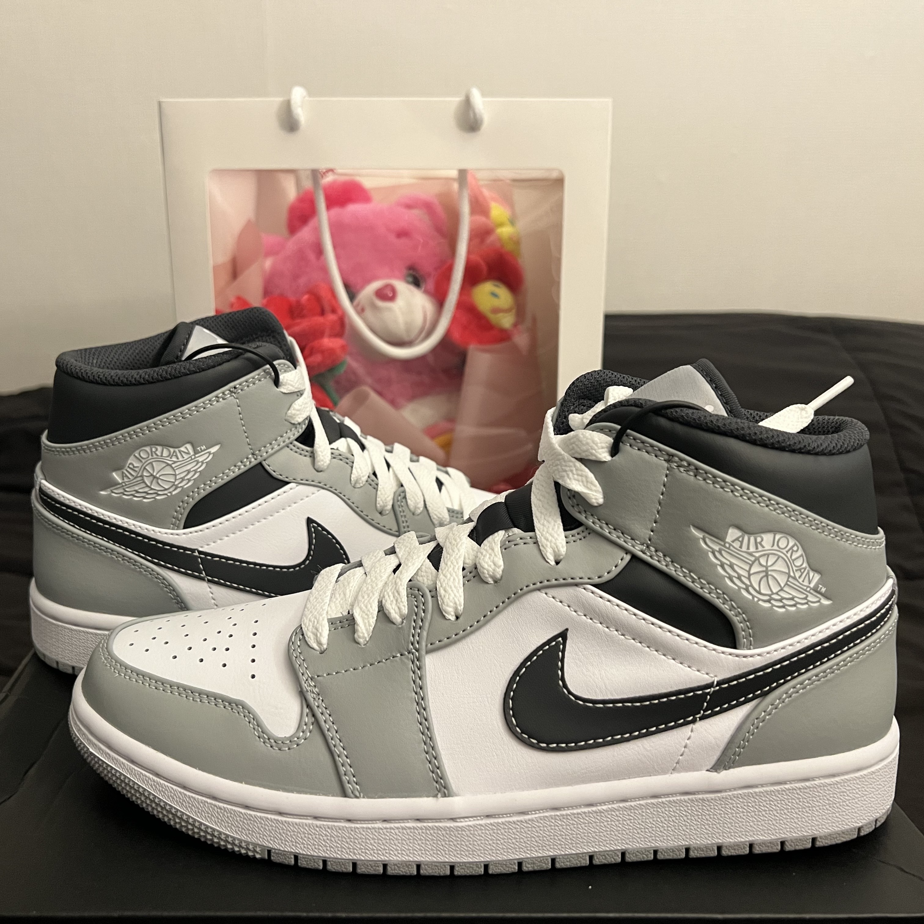 Jordan 1 Mid Light Smoke Grey Anthracite 착용 스타일 - 3