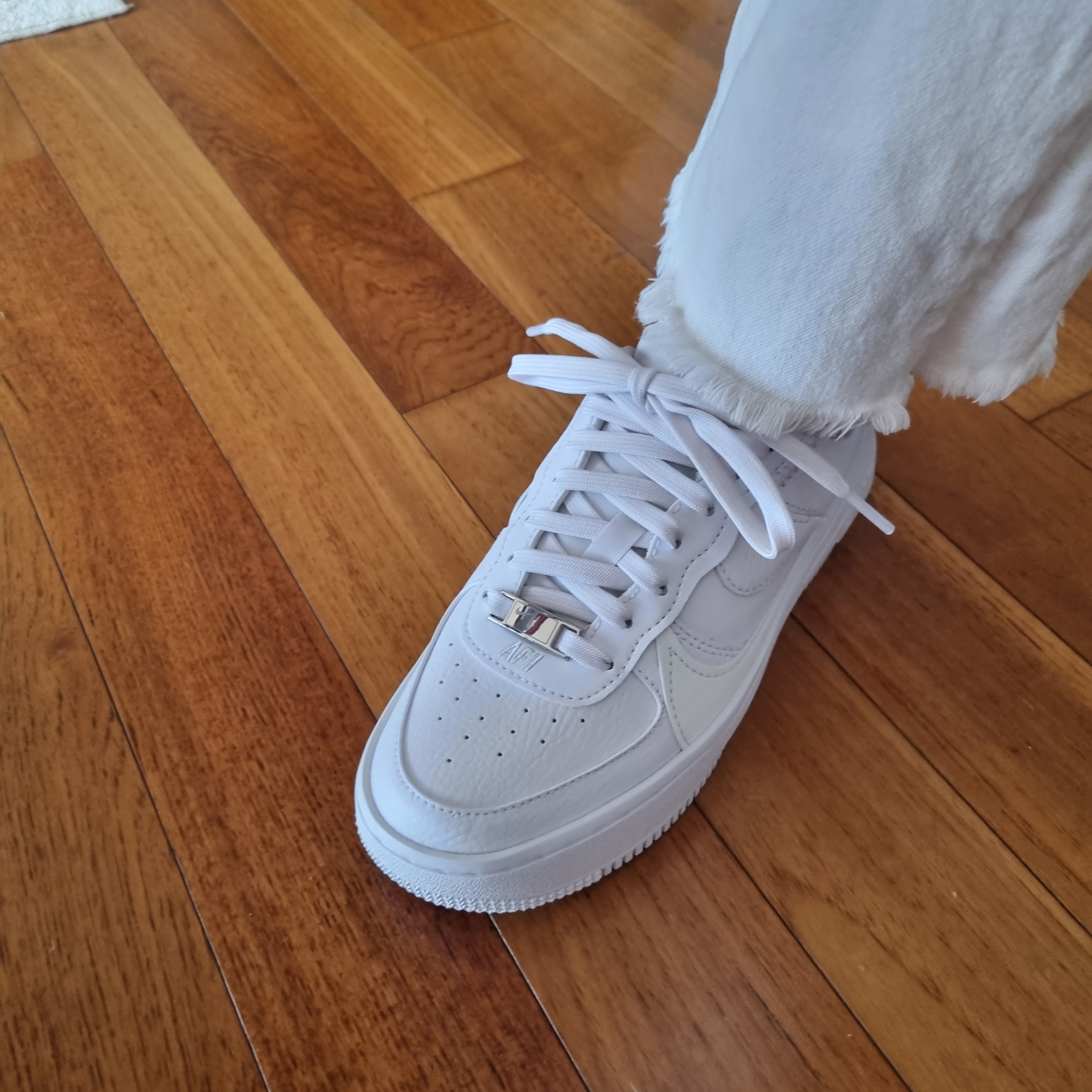 (W) Nike Air Force 1 PLT.AF.ORM Triple White 착용 스타일 - 2