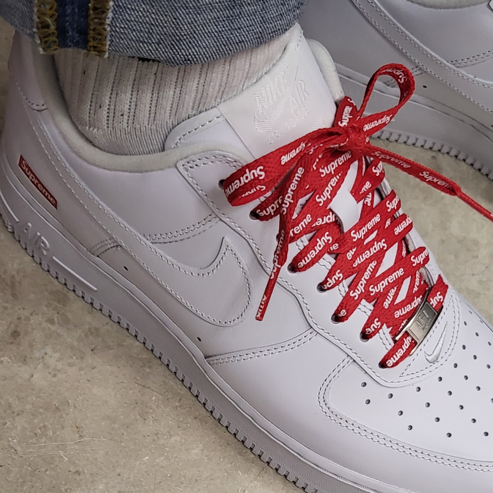 Nike x Supreme Air Force 1 Low White 착용 스타일 - 2