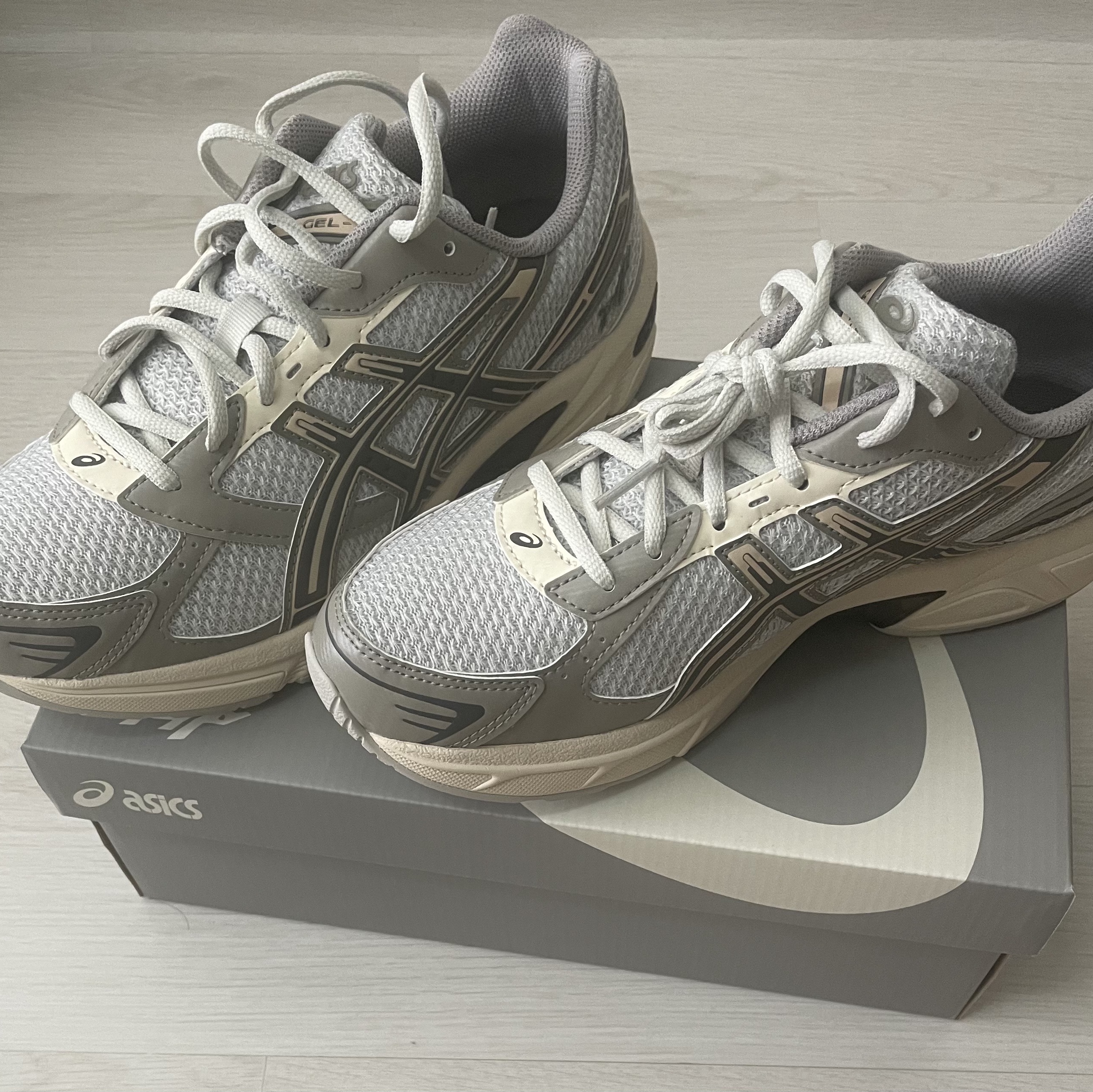 Asics x I4P Gel-1130 Glacier Grey Mink 착용 스타일 - 2