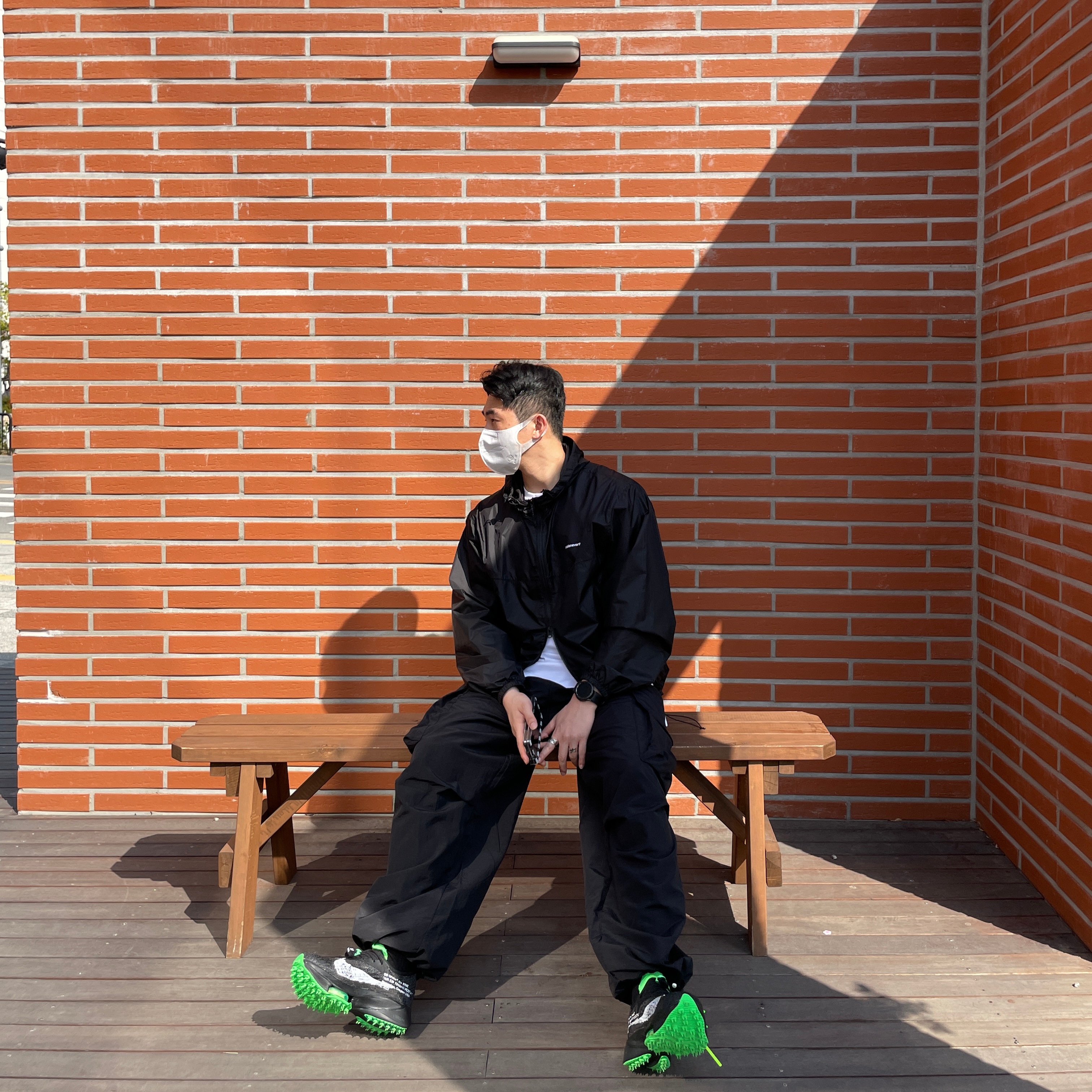 Nike x Off-White Air Zoom Tempo Next% Black 착용 스타일 - 2