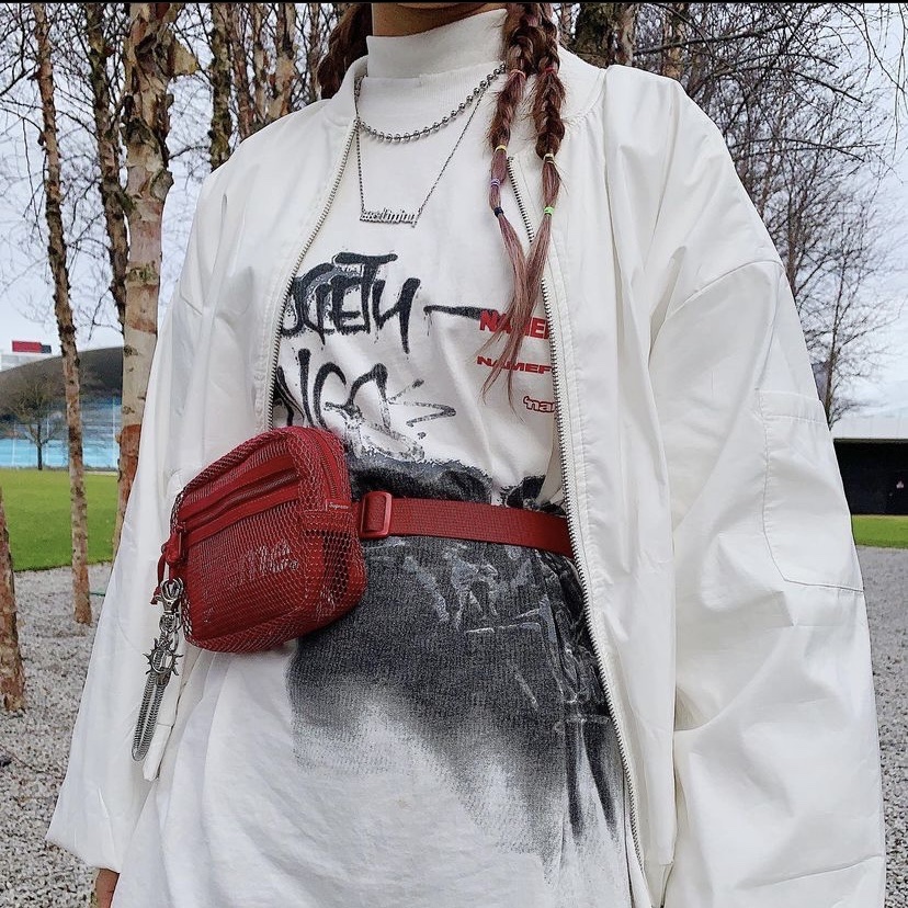 Supreme Small Shoulder Bag Dark Red - 20SS, Supreme Small Shoulder Bag Black - 20SS 착용 스타일 - 1