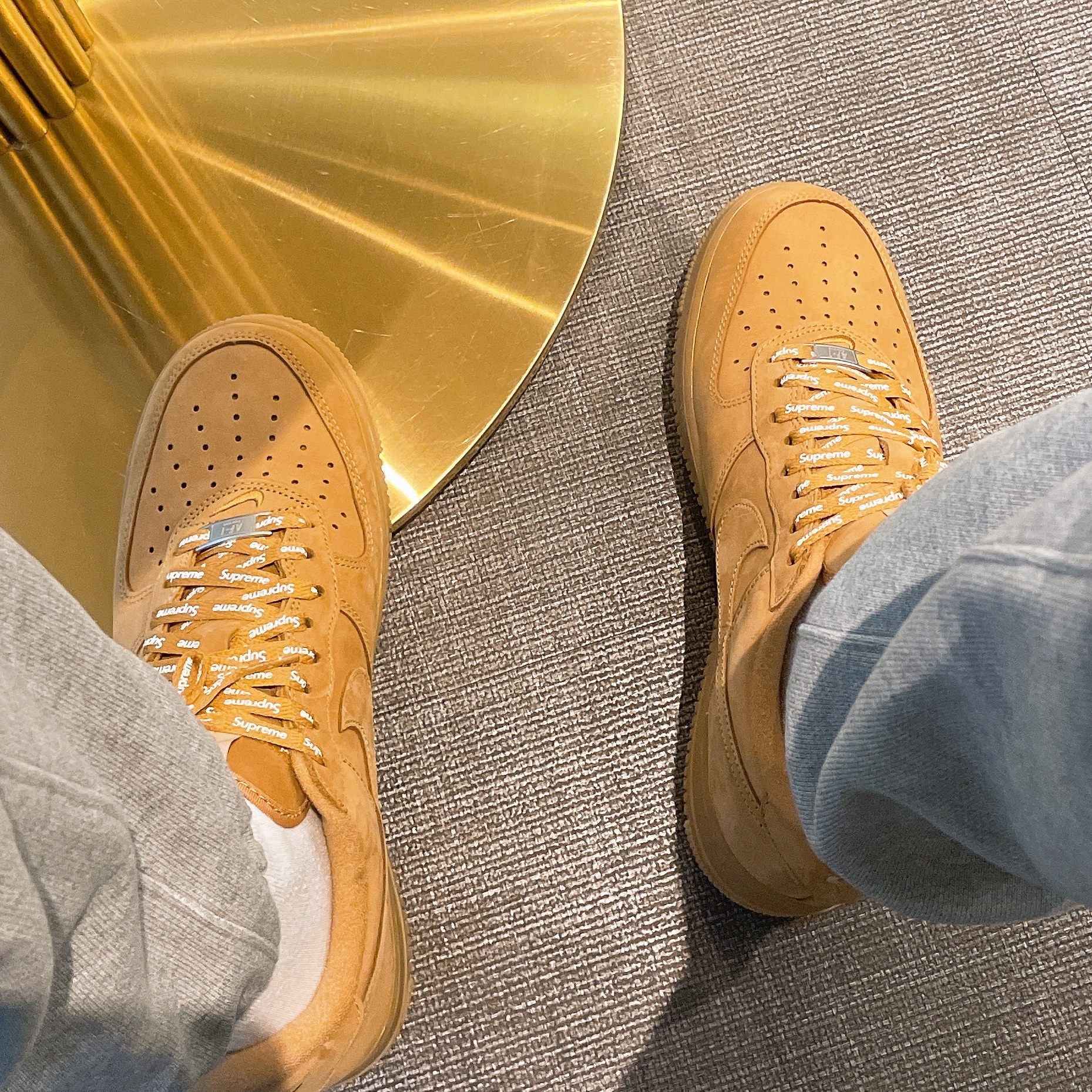 Nike x Supreme Air Force 1 Low Flax 착용 스타일