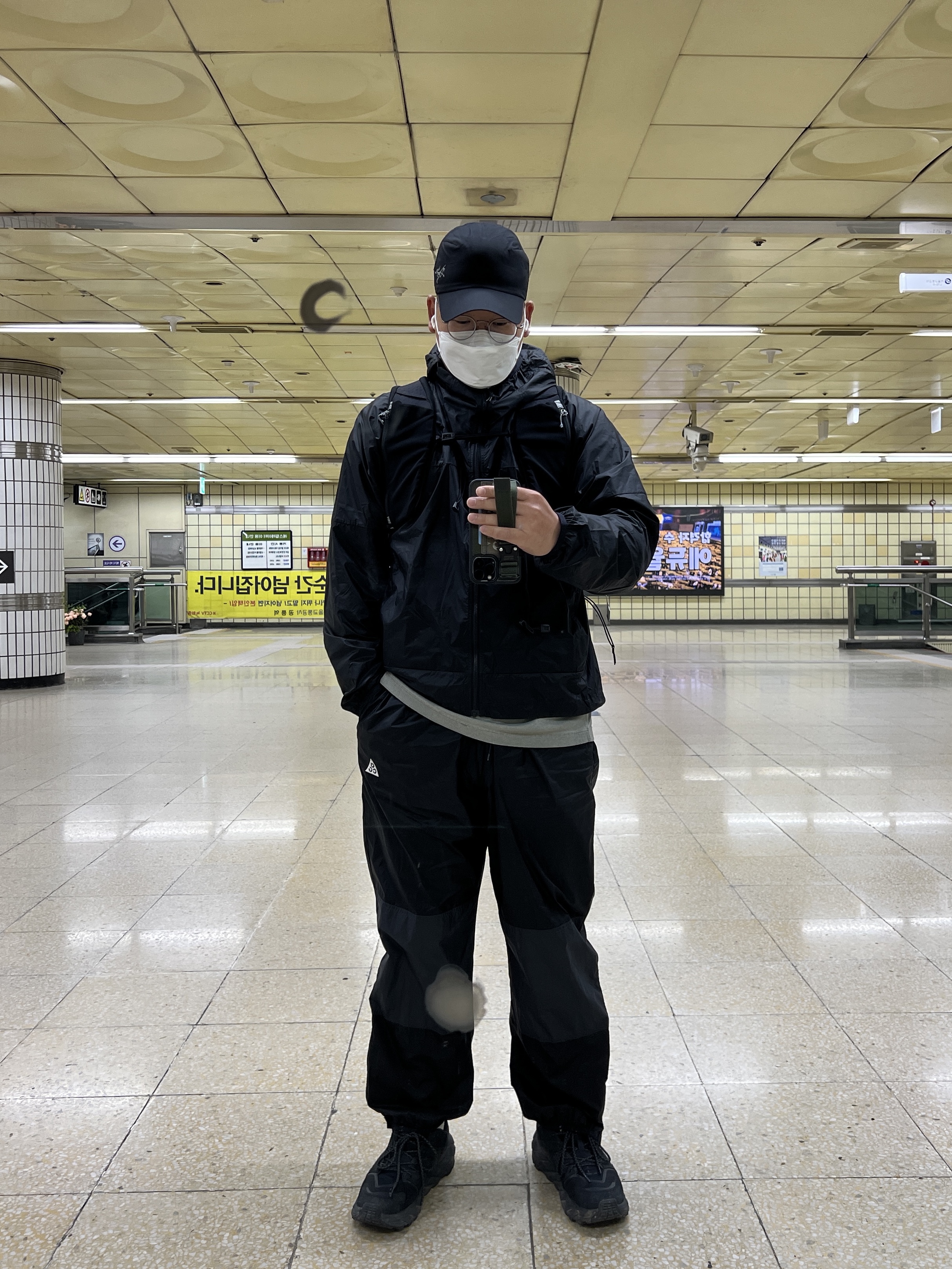Nike ACG Cinder Cone Windproof Jacket Black - Asia, Nike ACG Cinder Cone Windshell Pants Black - Asia 착용 스타일 - 1