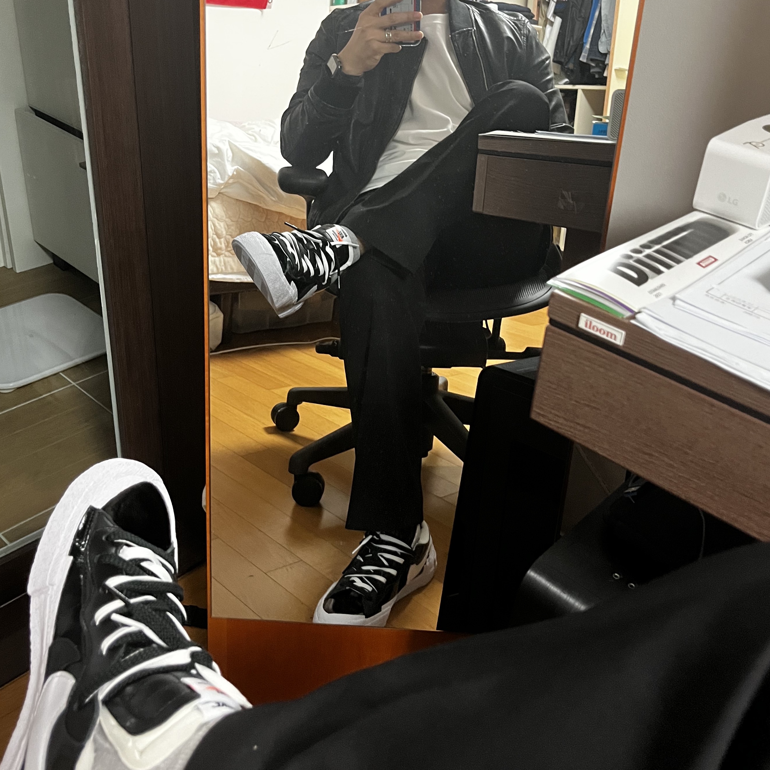 Nike x Sacai Blazer Low Black Patent Leather 착용 스타일