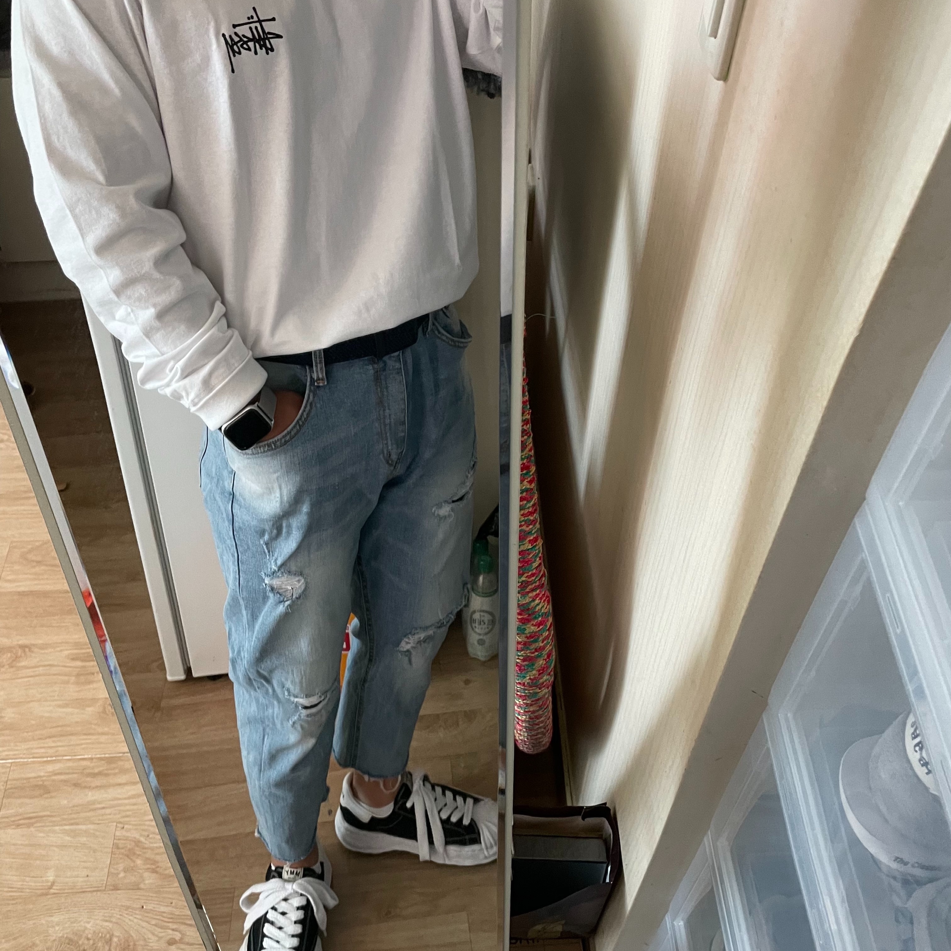 Stussy Basic Stussy LS T-Shirt White 2022, Maison Mihara Yasuhiro Blakey OG Sole Canvas Low-top Sneakers Black White 착용 스타일 - 1