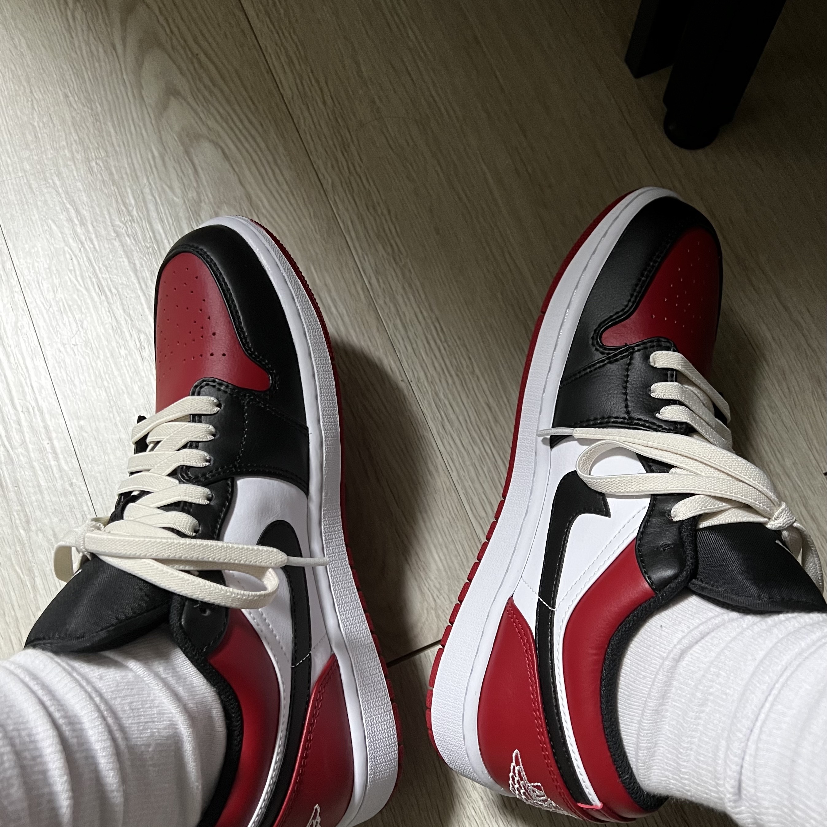 Jordan 1 Low Bred Toe 착용 스타일 - 1