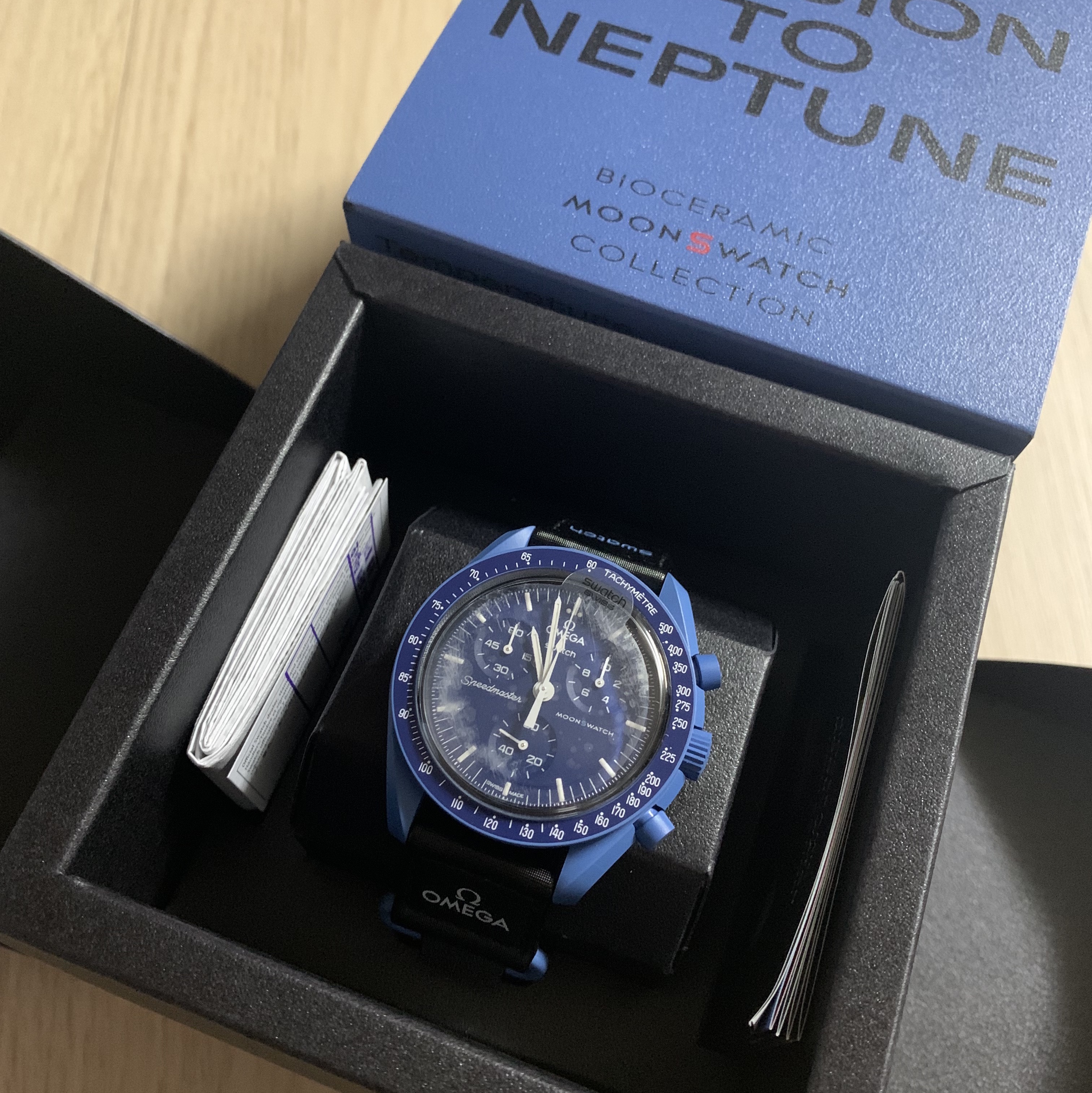 Swatch x Omega Bioceramic MoonSwatch Mission To Neptune 착용 스타일 - 3