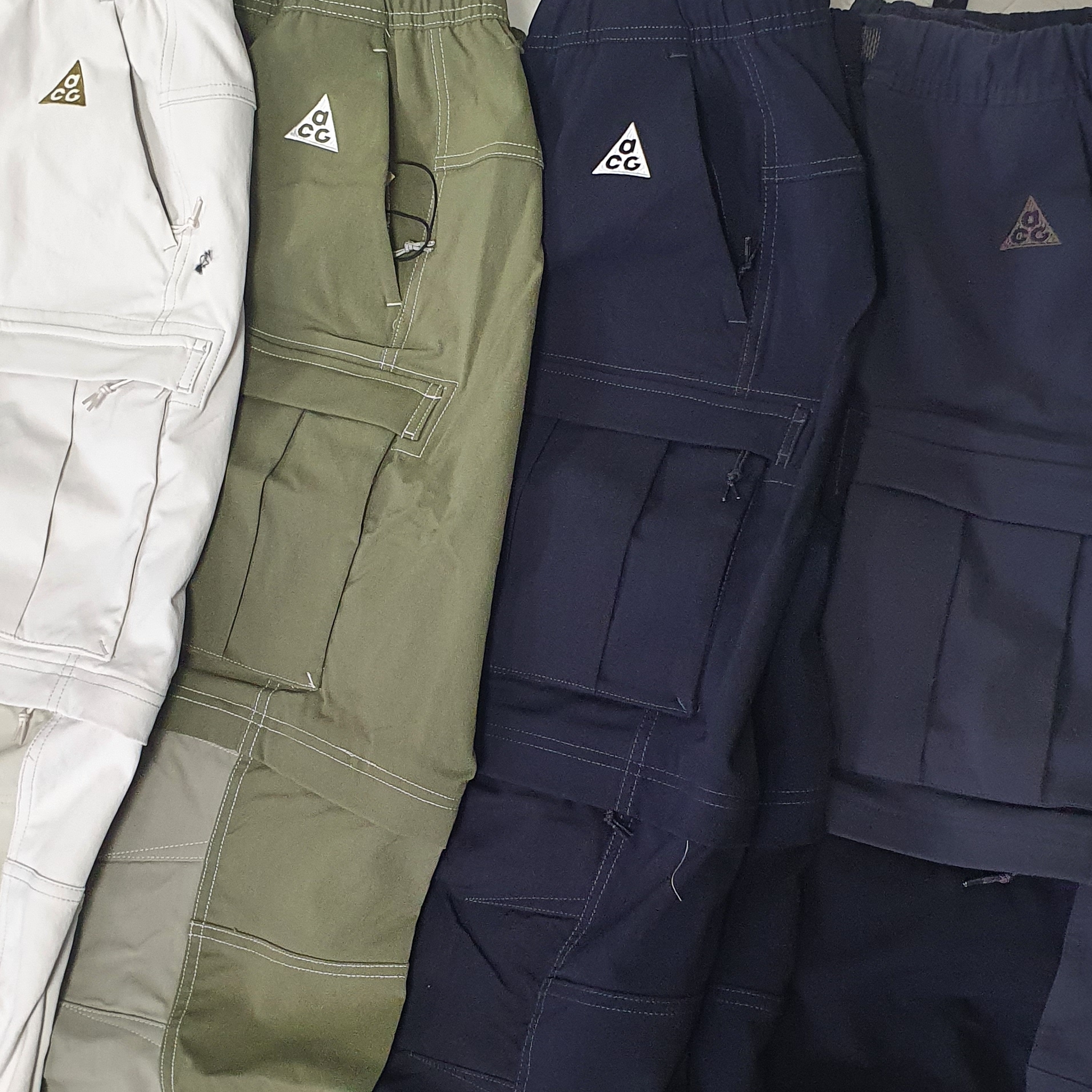 Nike ACG Smith Summit Cargo Pants Medium Olive - Asia, Nike ACG Smith Summit Cargo Pants Light Bone - Asia 착용 스타일