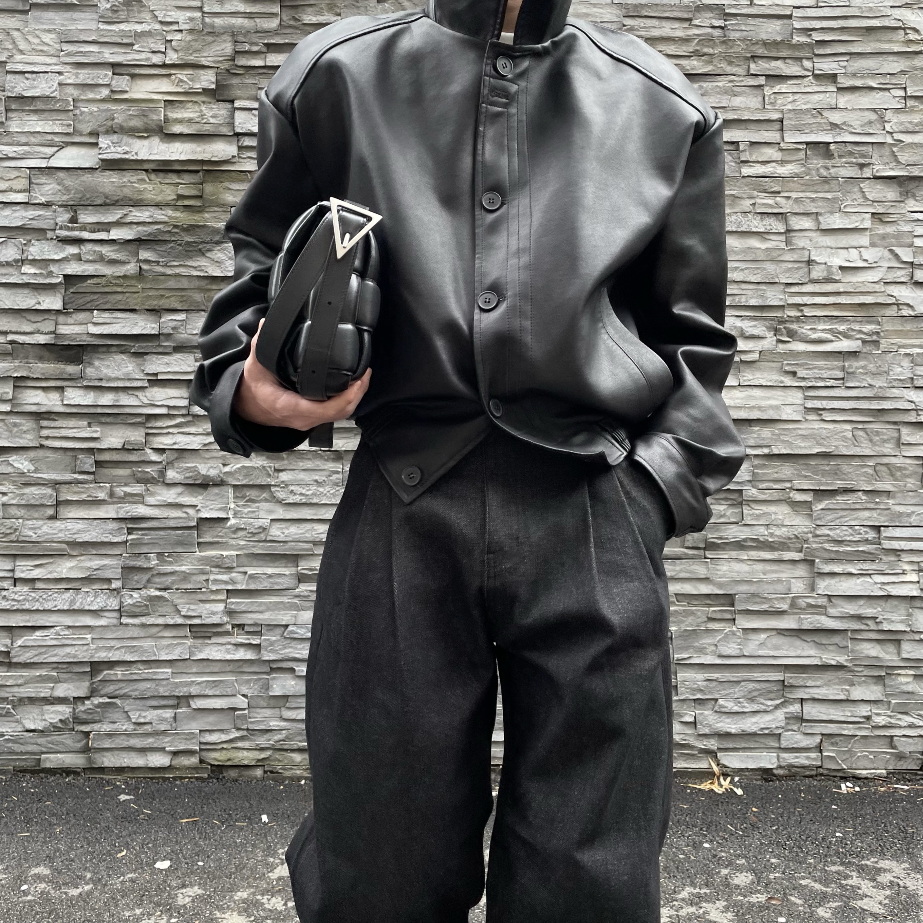 Balenciaga Triple S Trainer Triple Black, Bottega Veneta Padded Leather Cassette Black Silver 착용 스타일 - 4