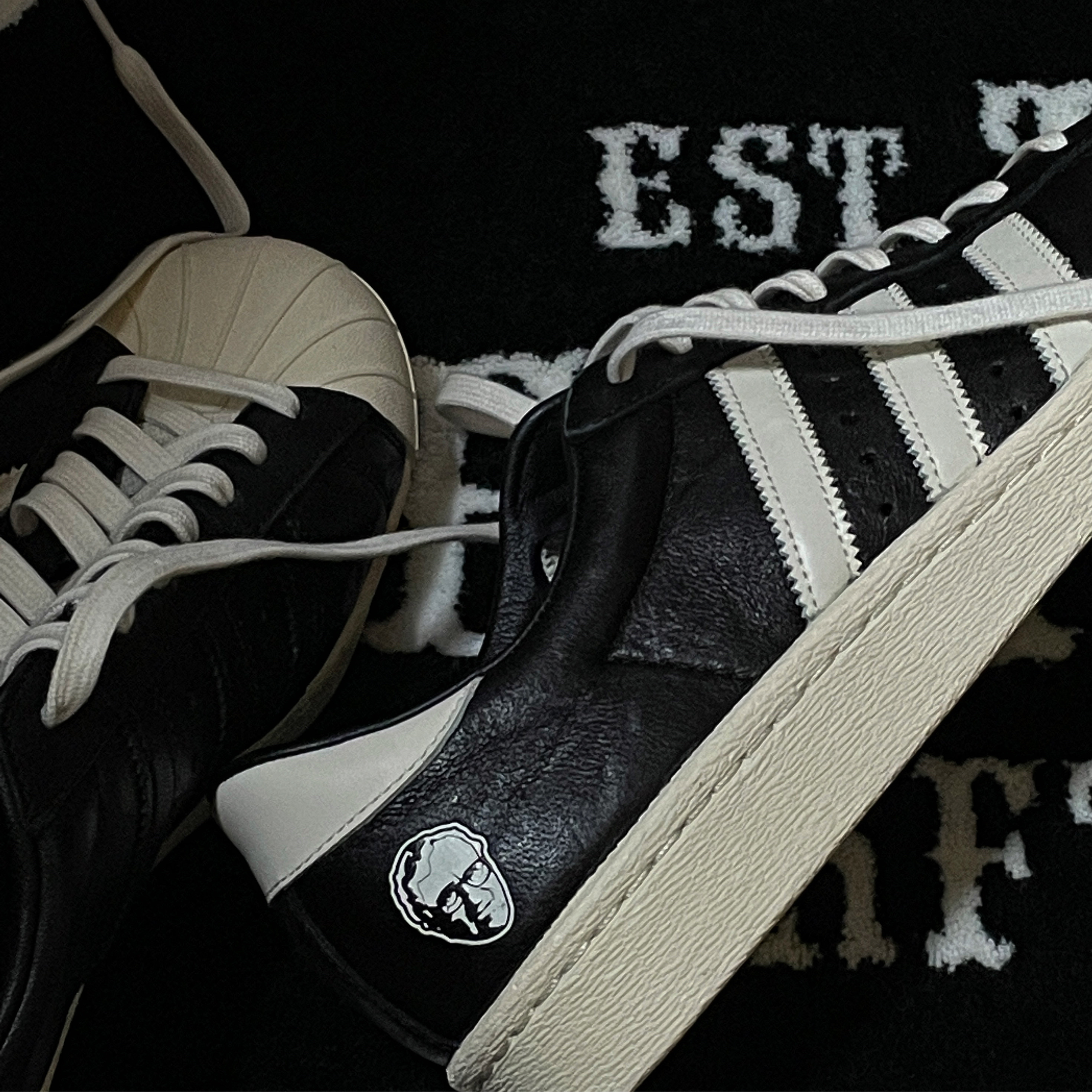 Adidas Superstar 80s Adi Dassler 착용 스타일