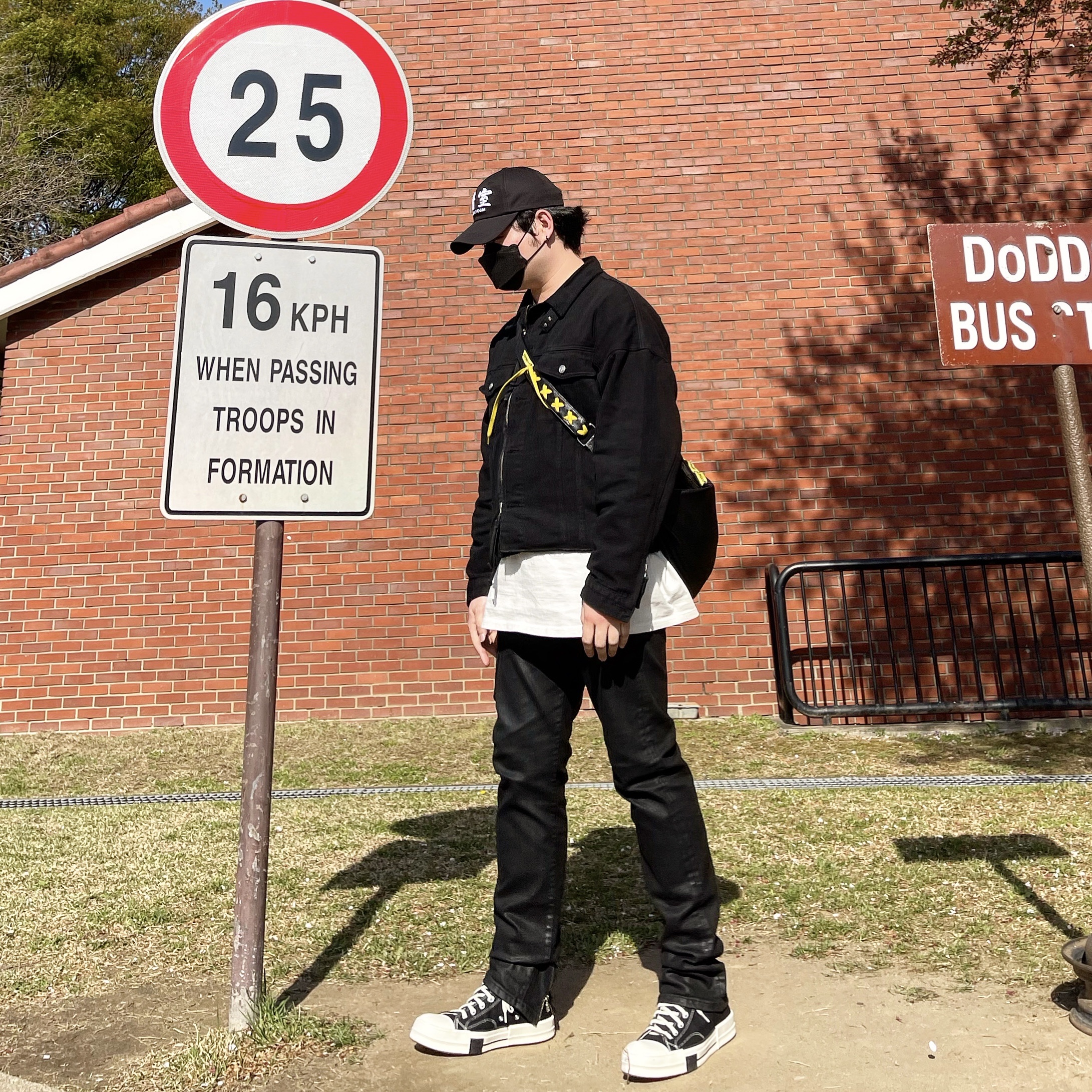 Converse x Drkshdw Drkstr Chuck 70 High Black, Darkr8m Studio White Logo Cap 착용 스타일