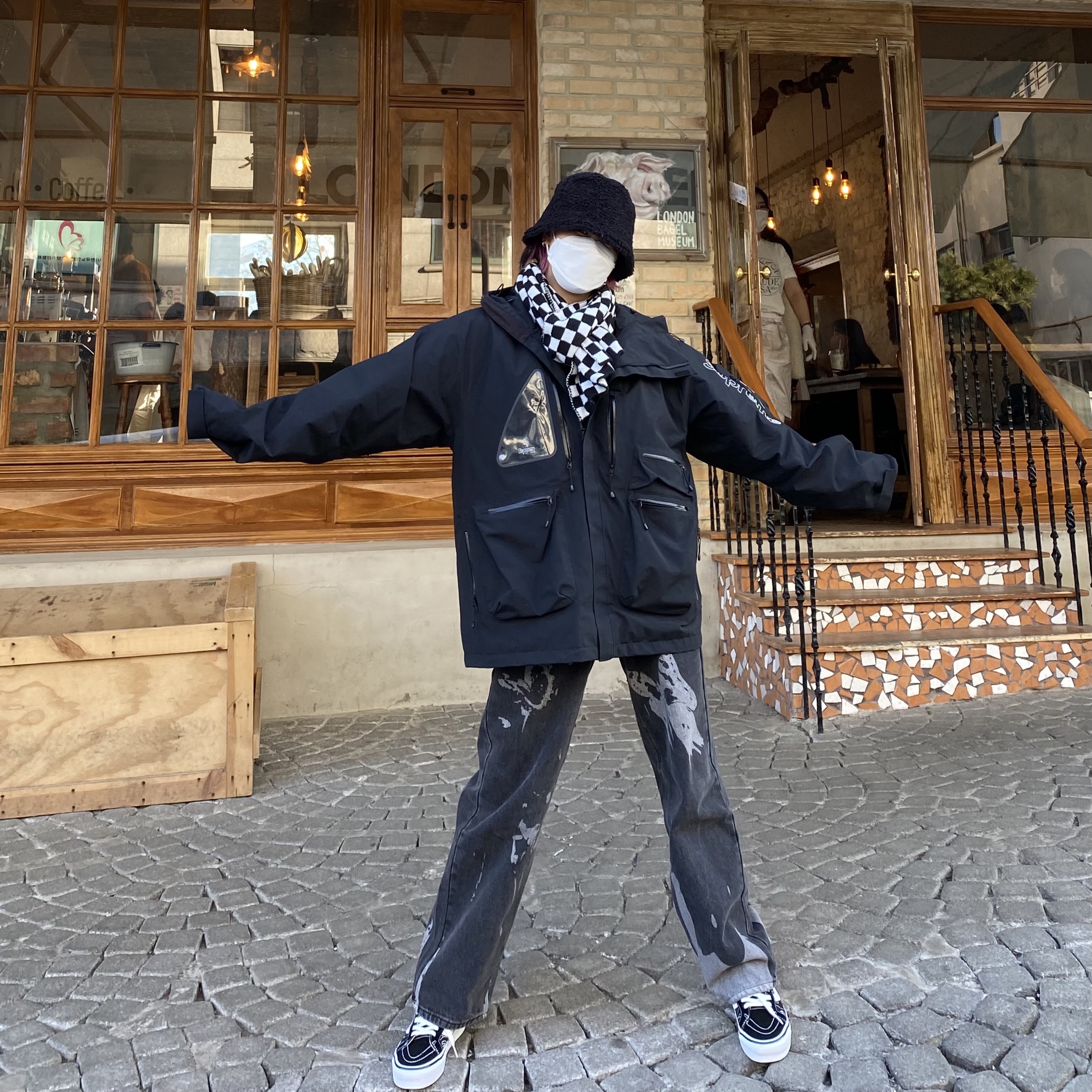 Supreme Gore-Tex Tech Shell Jacket Black - 21FW 착용 스타일 - 1