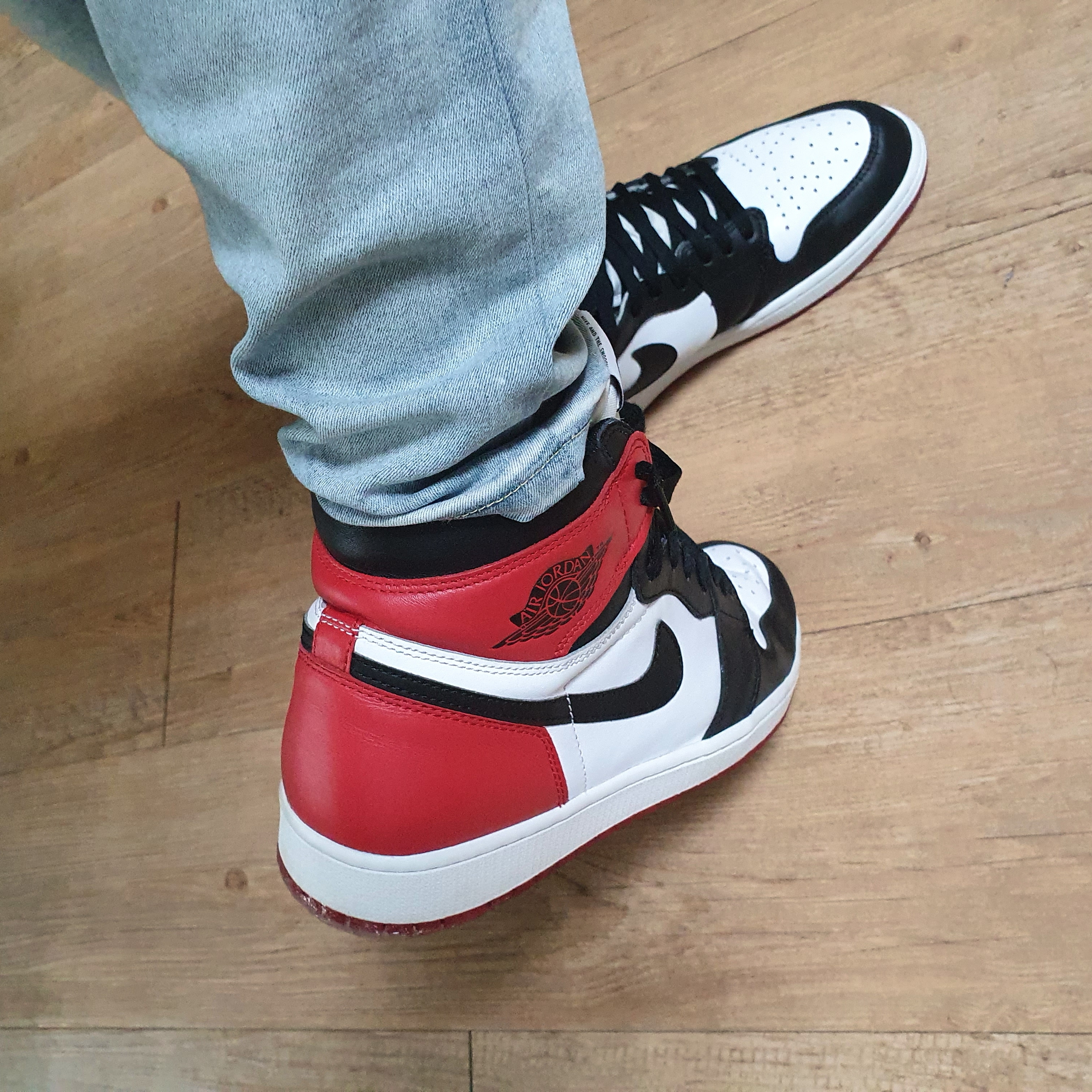 Jordan 1 Retro High OG Black Toe 2016 착용 스타일 - 2