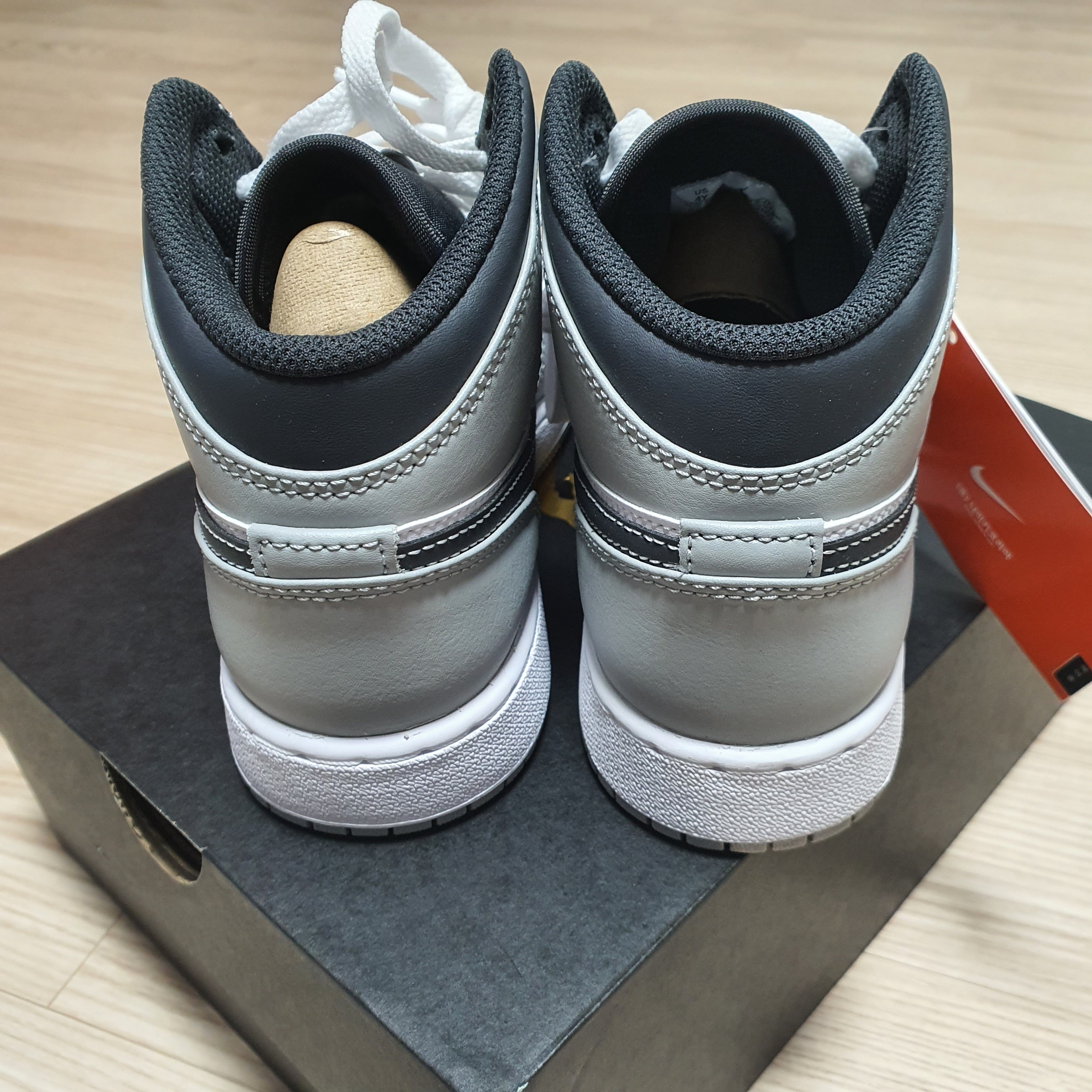 (GS) Jordan 1 Mid Light Smoke Grey Anthracite 착용 스타일 - 3