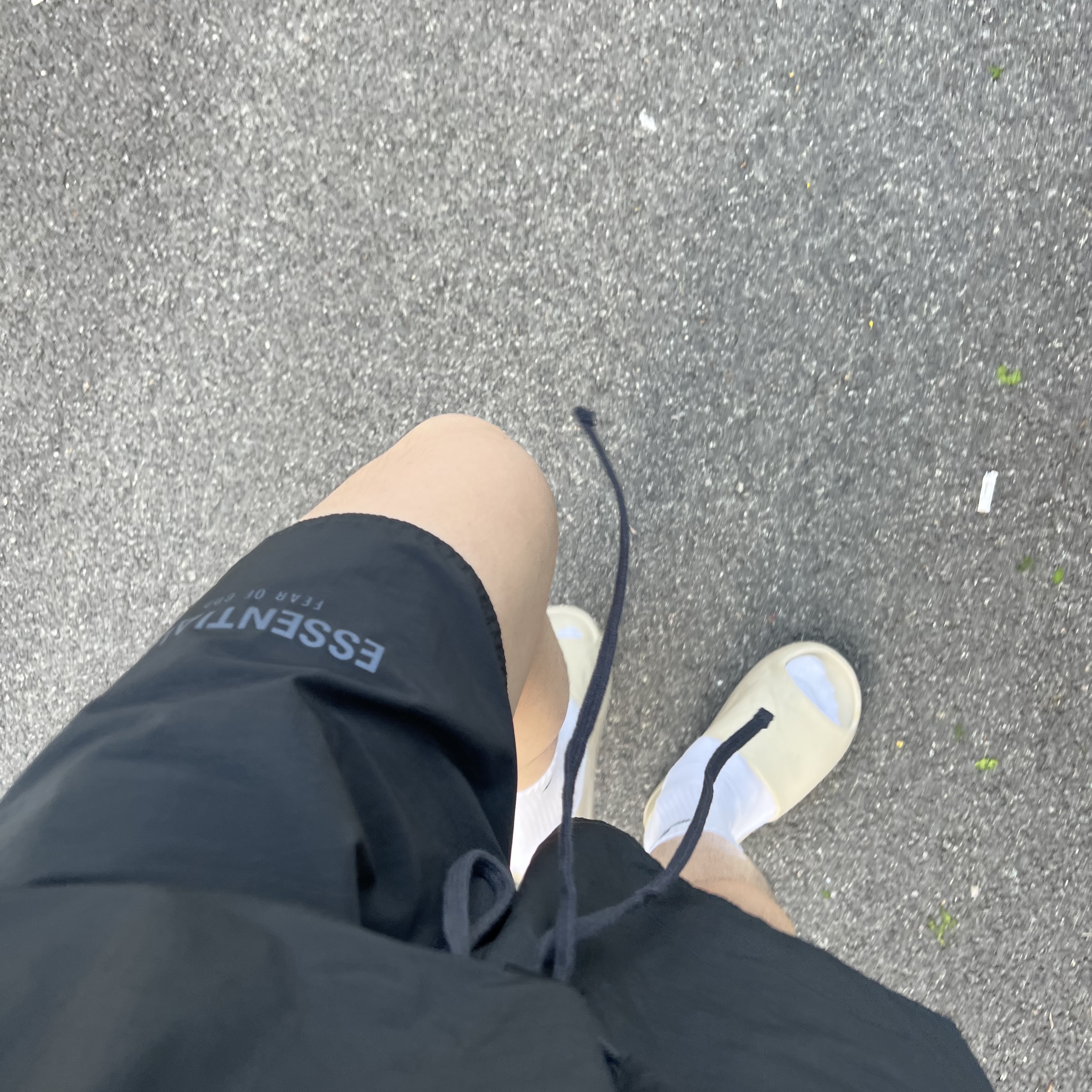 Adidas Yeezy Slide Pure, Essentials Volley Shorts Black - 21SS 착용 스타일