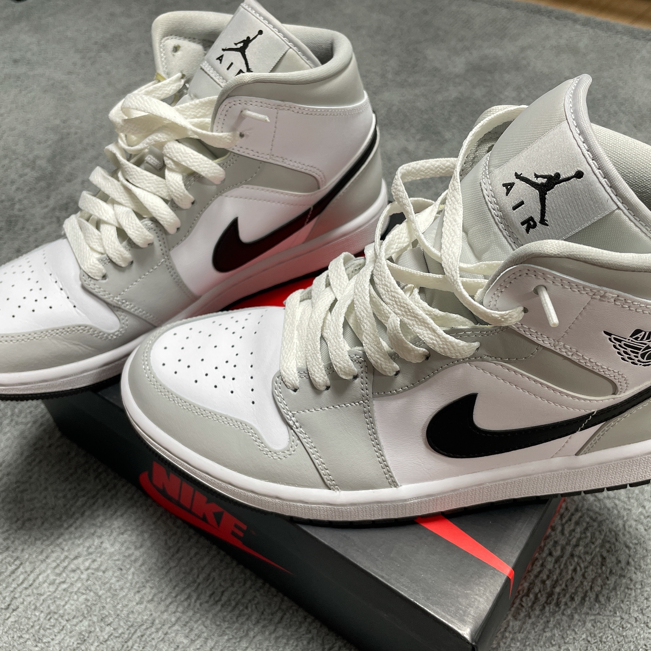 (W) Jordan 1 Mid Grey Fog 착용 스타일