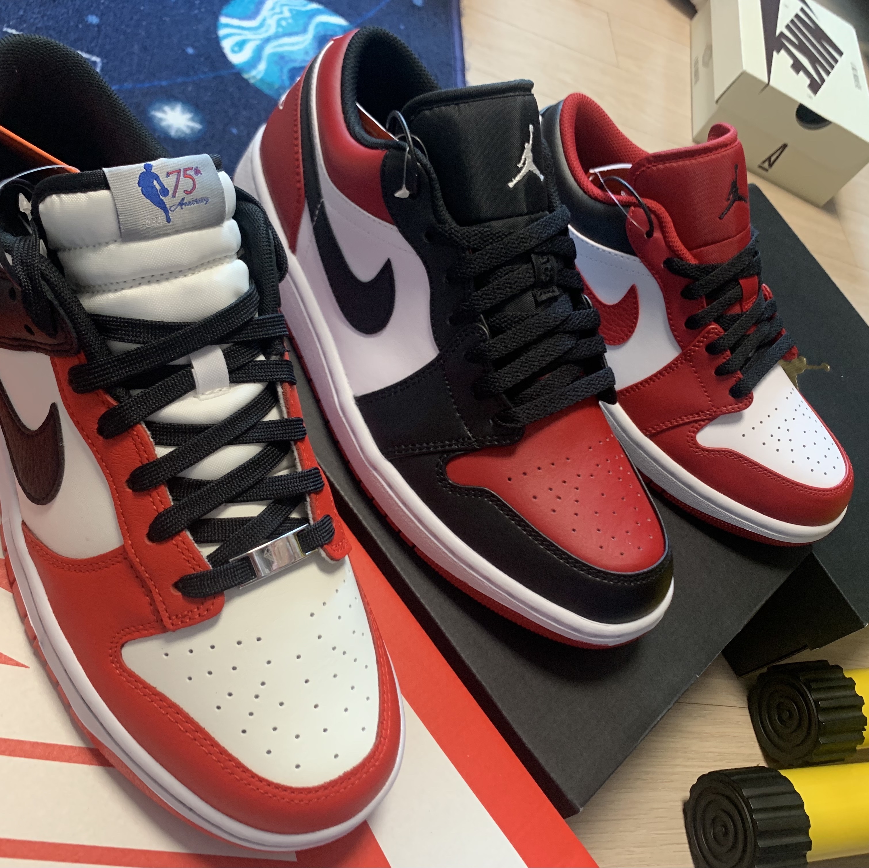 (TD) Jordan 1 x A Ma Maniere Retro High OG SP Burgundy and Sail, Nike x NBA Dunk Low Retro EMB Black and Chile Red 착용 스타일