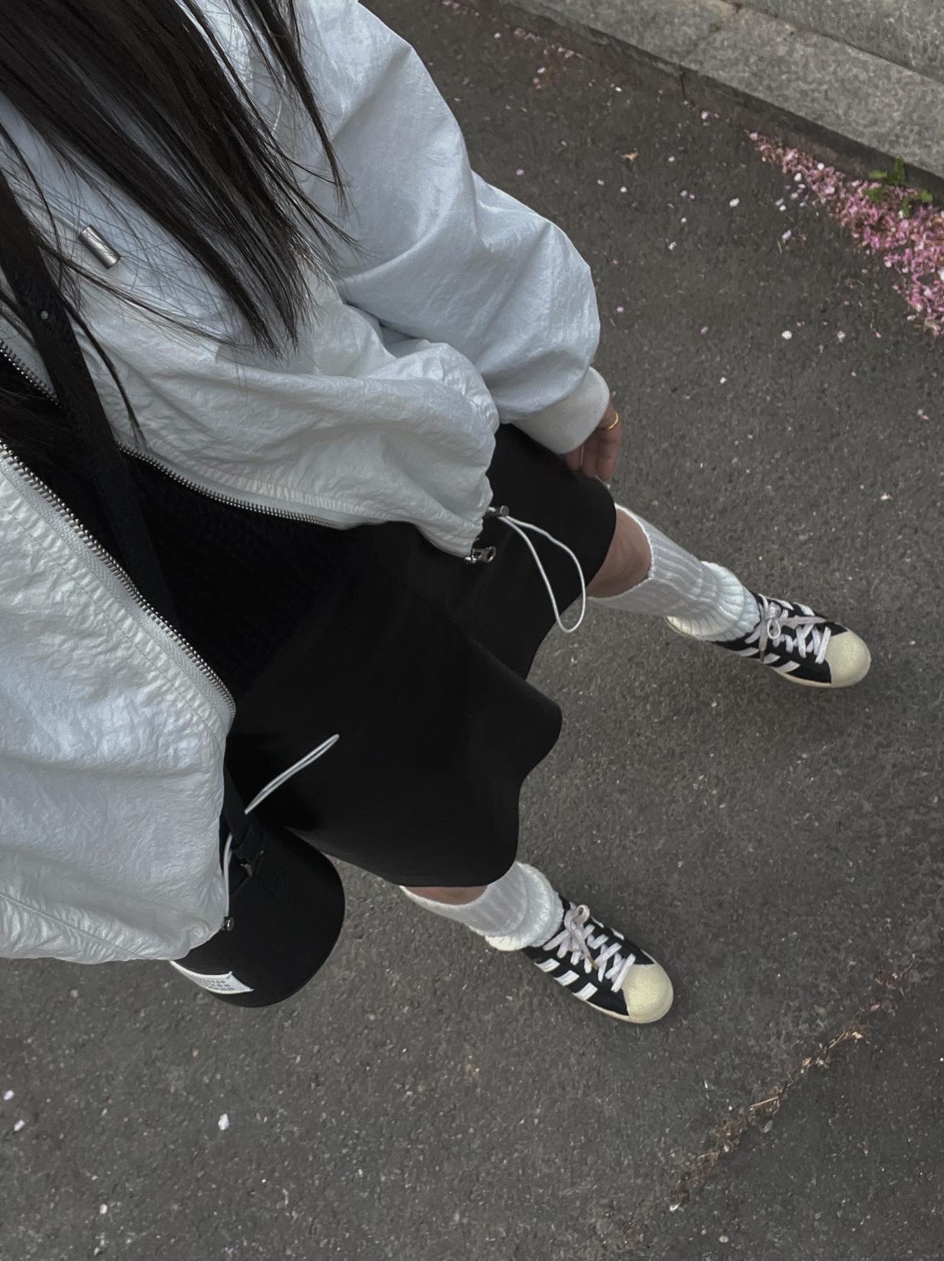 Adidas Superstar Premium Black White 착용 스타일