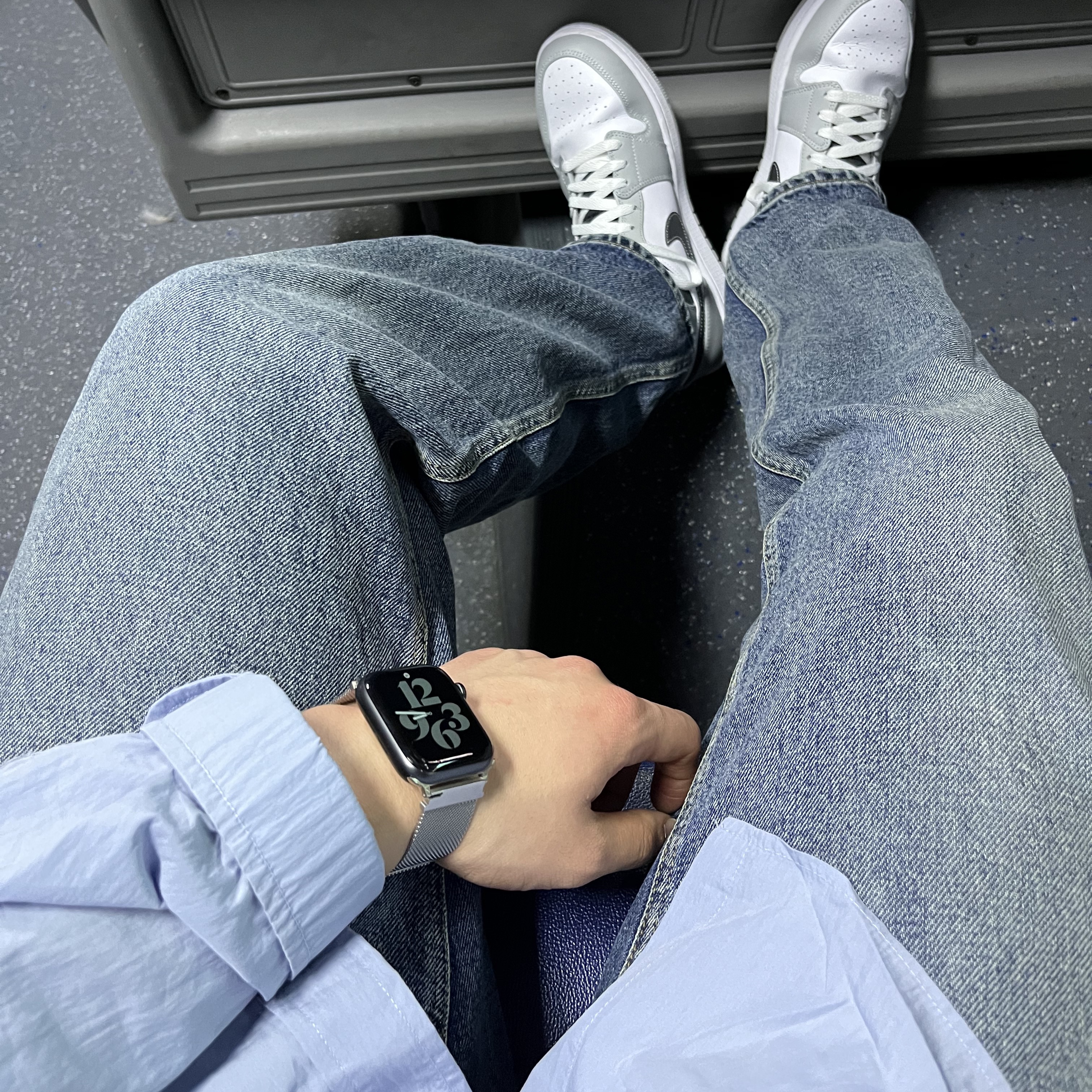 Jordan 1 Mid Light Smoke Grey Anthracite 착용 스타일